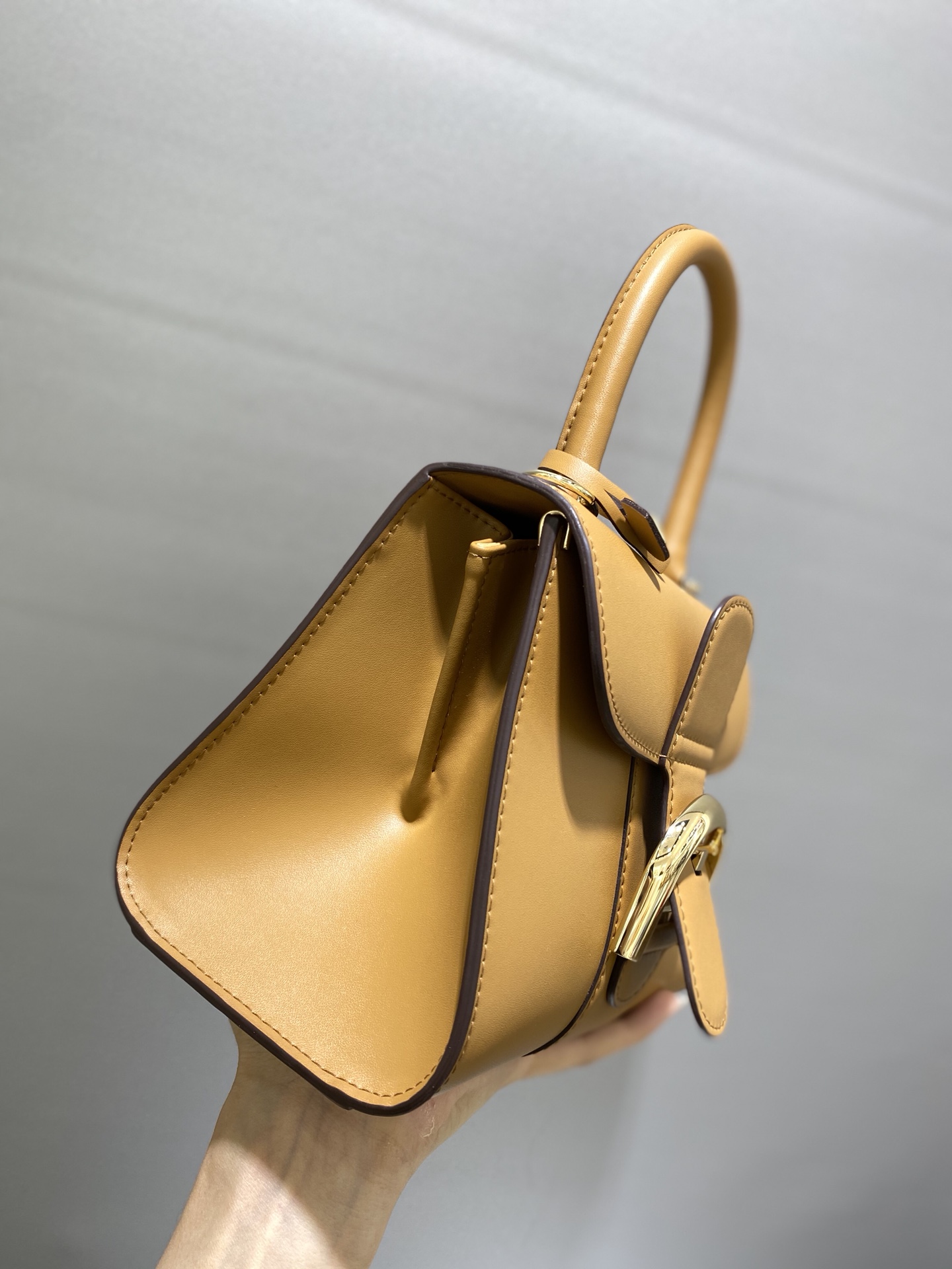 Delvaux version~Caramel gold button Belgian 🇧🇪 Royal brand Size 20 7 Delvaux version~Caramel gold button Belgian 🇧🇪 Royal brand Size 20 - Image 7