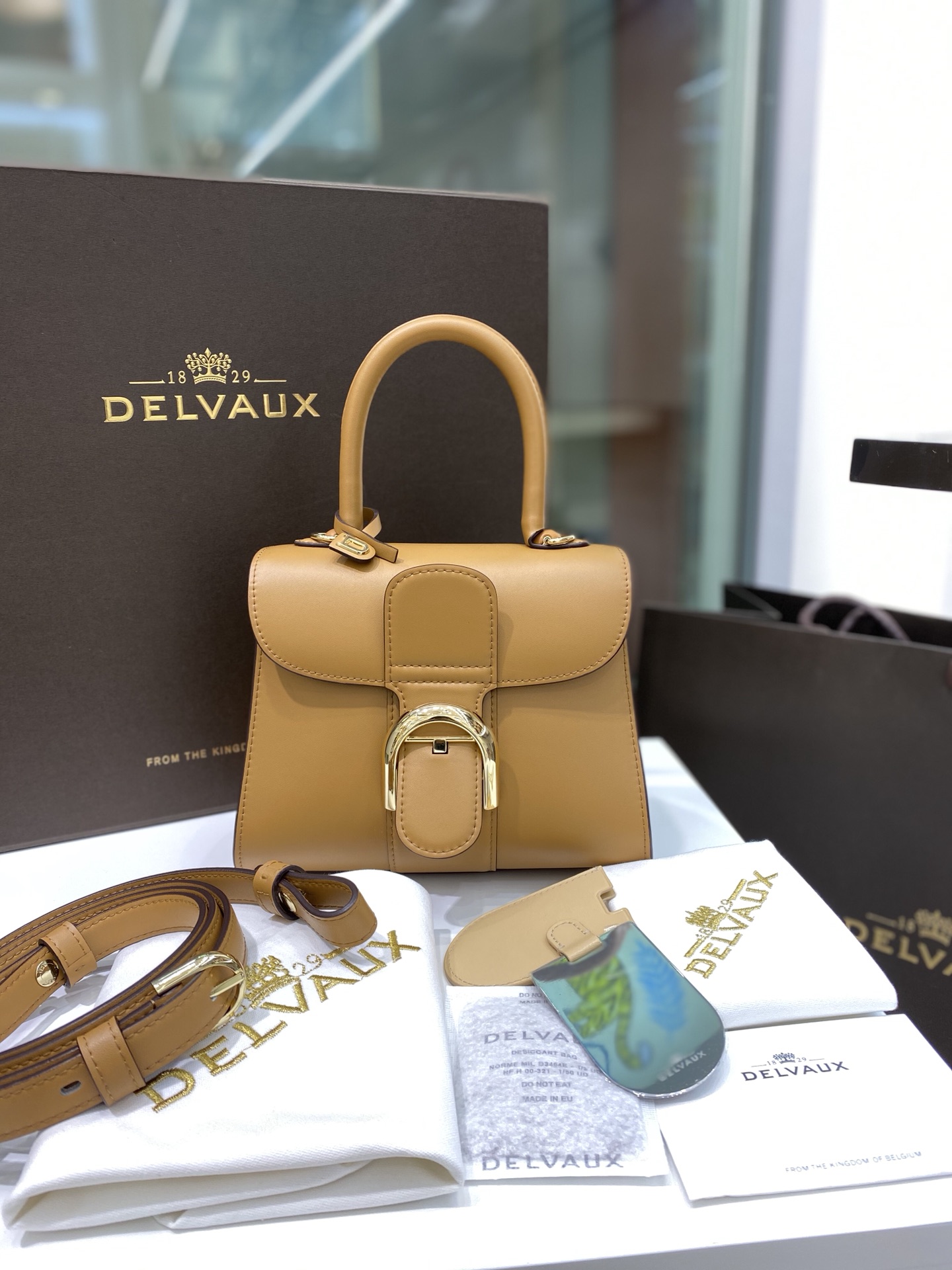 Delvaux version~Caramel gold button Belgian 🇧🇪 Royal brand Size 20