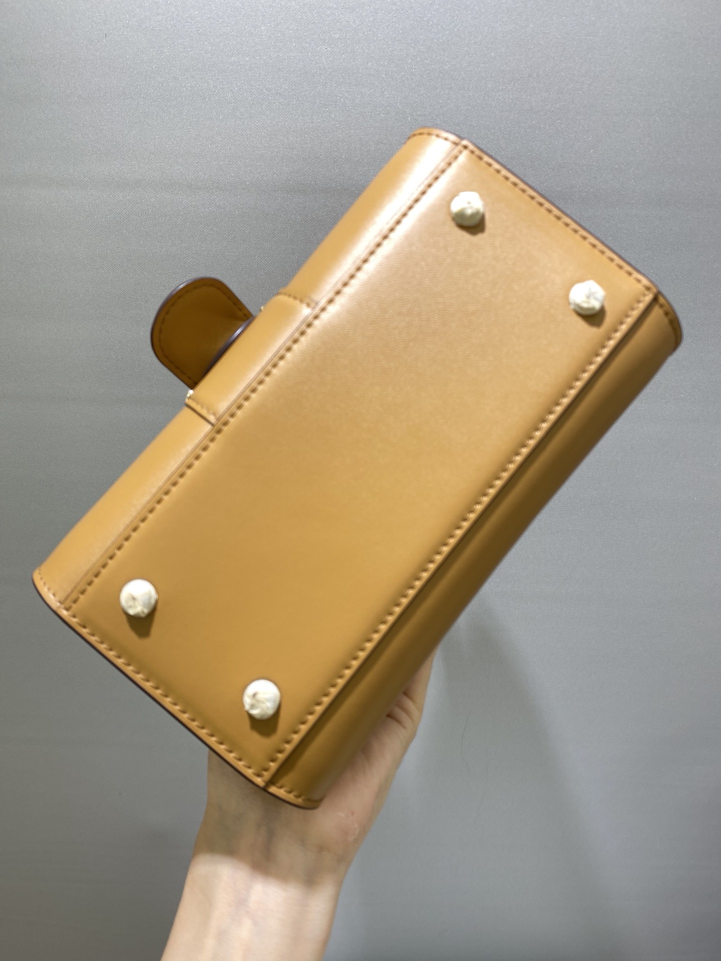 Delvaux version~Caramel gold button Belgian 🇧🇪 Royal brand Size 20 6 Delvaux version~Caramel gold button Belgian 🇧🇪 Royal brand Size 20 - Image 6