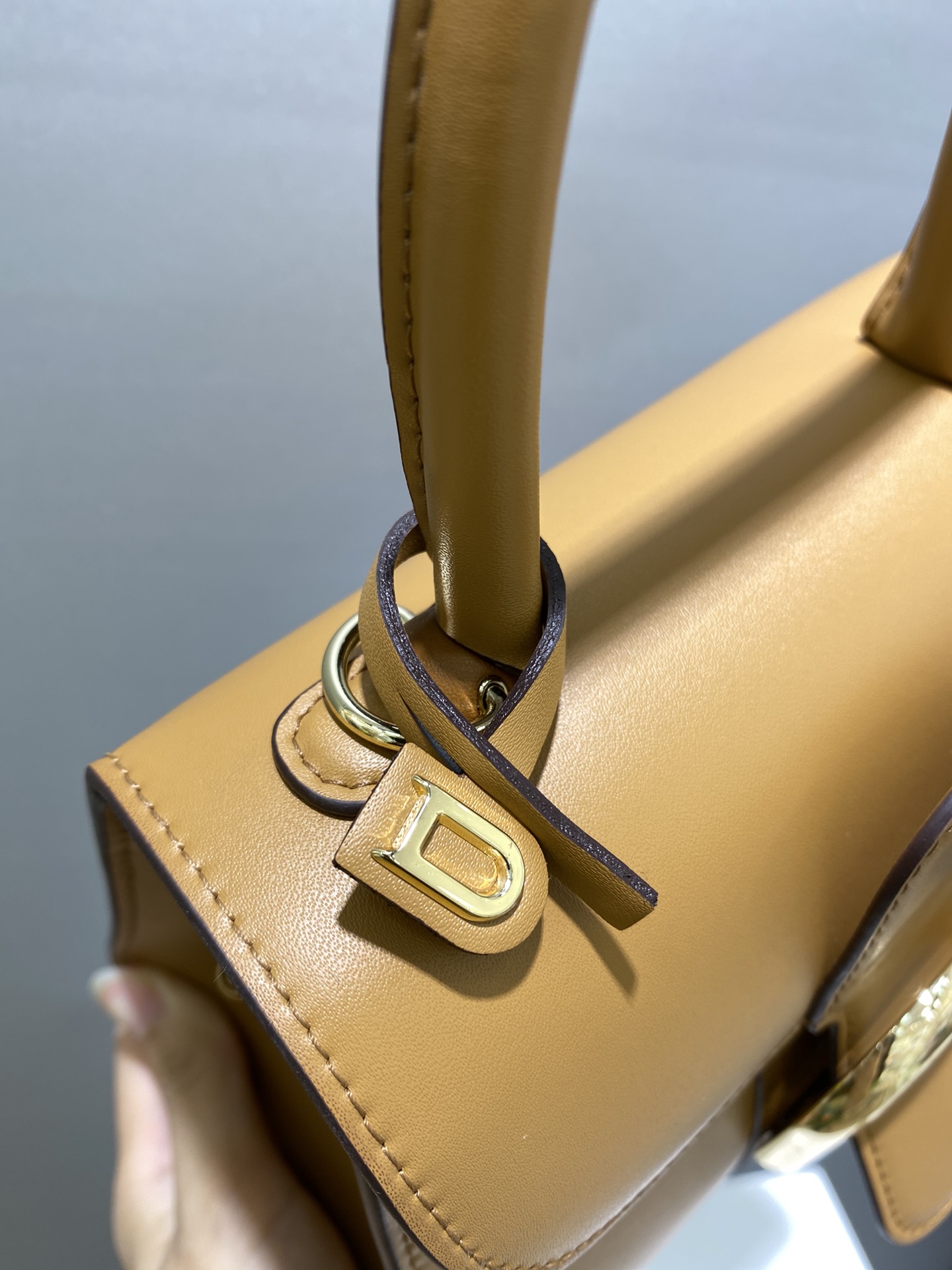 Delvaux version~Caramel gold button Belgian 🇧🇪 Royal brand Size 20 5 Delvaux version~Caramel gold button Belgian 🇧🇪 Royal brand Size 20 - Image 5