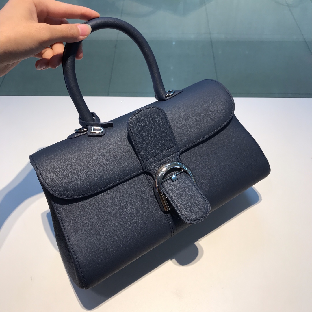 Delvaux brillant togo leather Belgian 🇧🇪 Royal brand Size: 28*8*15.5