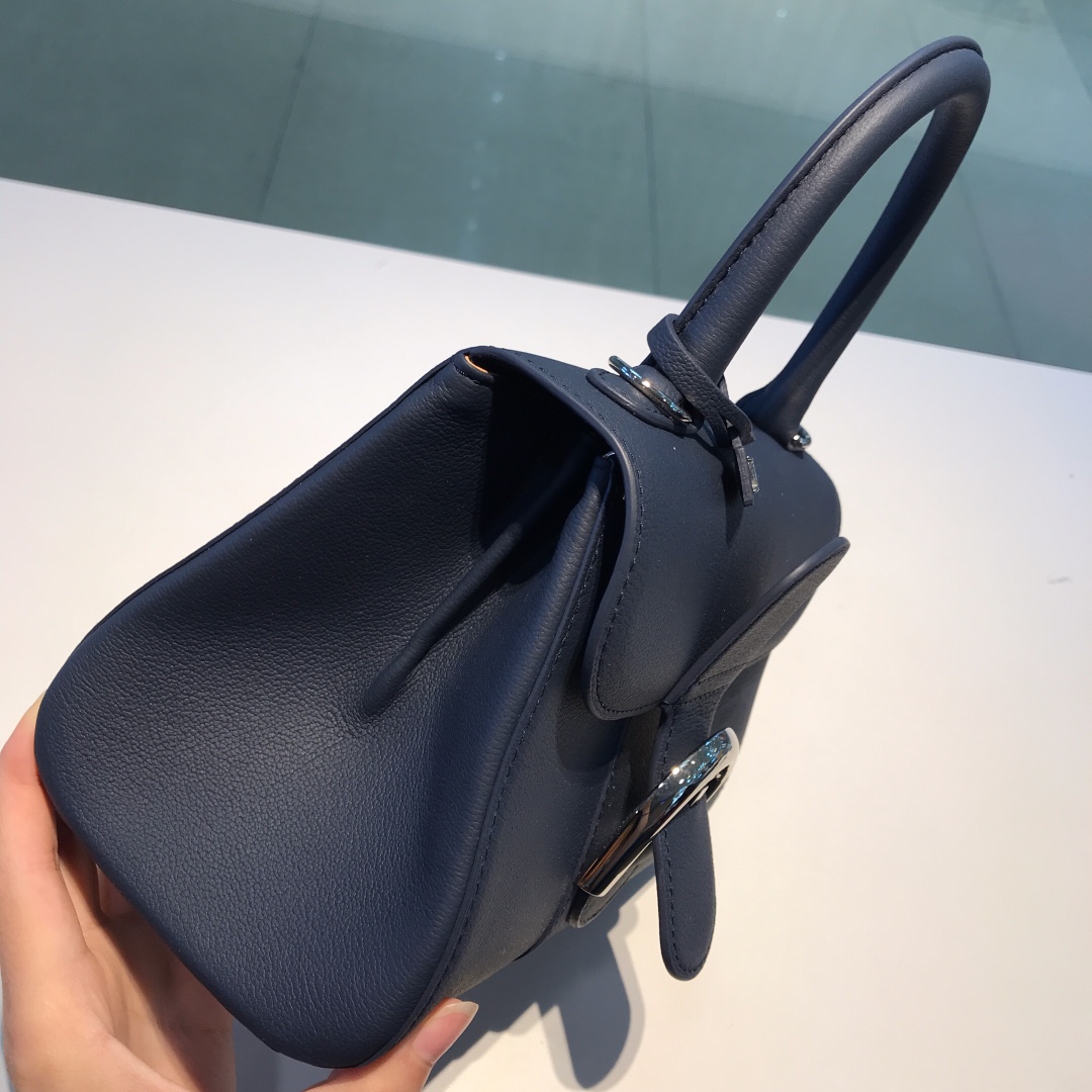 Delvaux brillant togo leather Belgian 🇧🇪 Royal brand Size: 28*8*15.5 6 Delvaux brillant togo leather Belgian 🇧🇪 Royal brand Size: 28*8*15.5 - Image 6