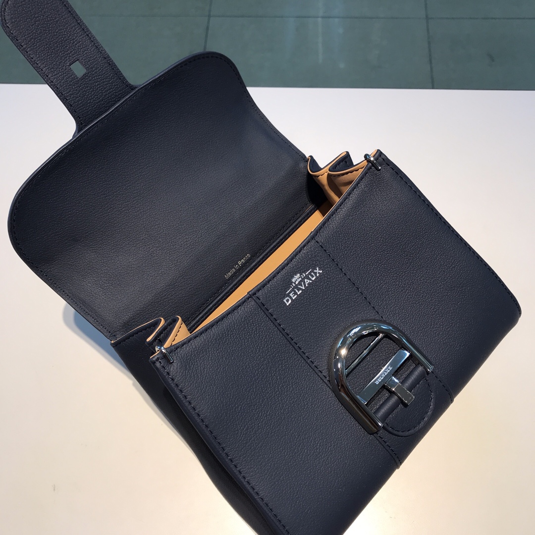 Delvaux brillant togo leather Belgian 🇧🇪 Royal brand Size: 28*8*15.5 5 Delvaux brillant togo leather Belgian 🇧🇪 Royal brand Size: 28*8*15.5 - Image 5