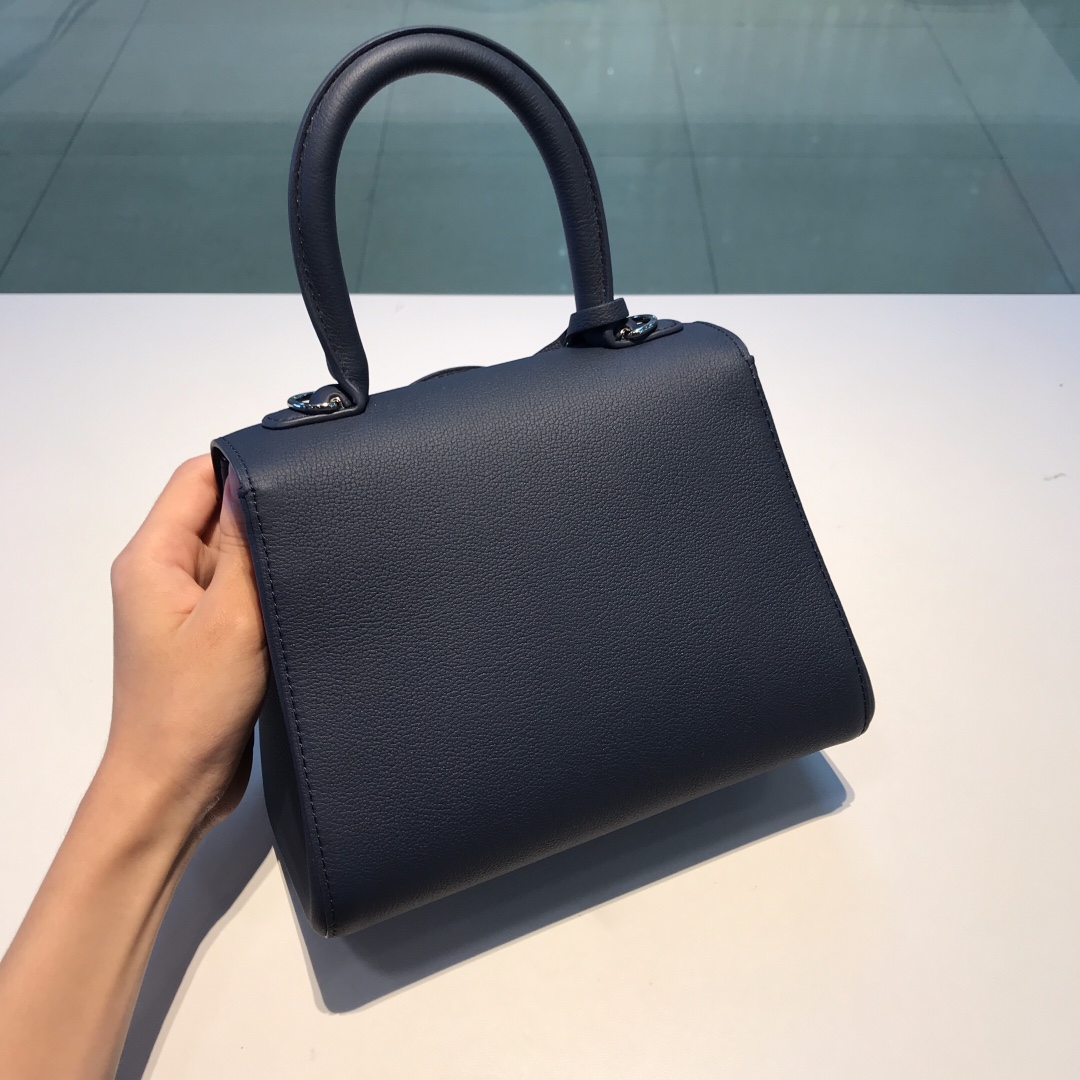 Delvaux brillant togo leather Belgian 🇧🇪 Royal brand Size: 28*8*15.5 8 Delvaux brillant togo leather Belgian 🇧🇪 Royal brand Size: 28*8*15.5 - Image 8