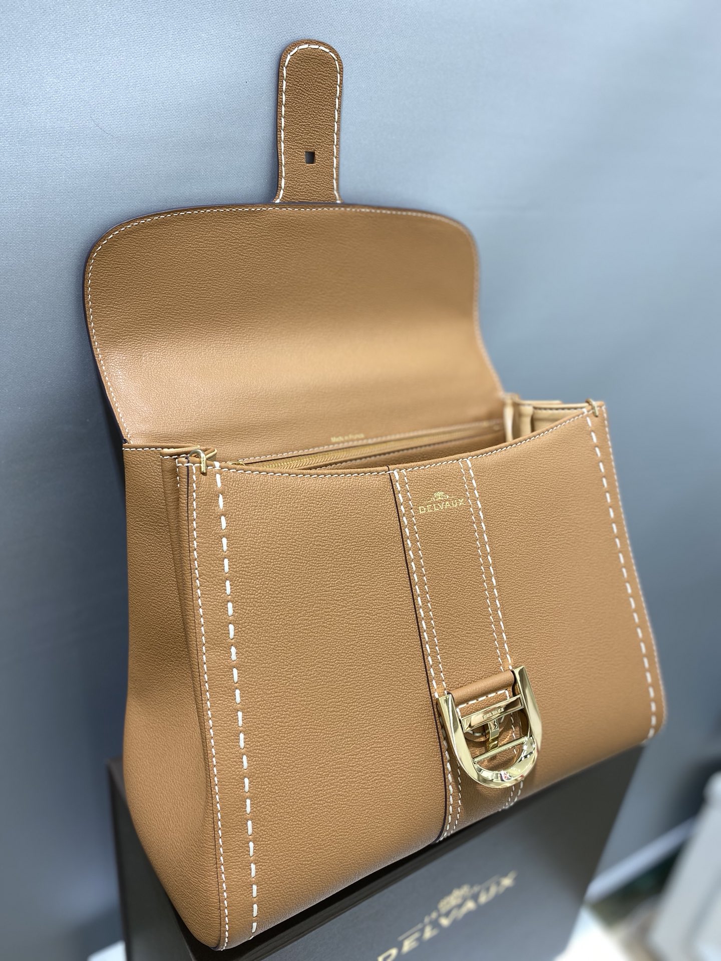 Delvaux brillant caramel on the outside seam 🇧🇪Belgian royal brand, low-key luxury, semi-hand-sewn wax thread craftsmanship Size: 28cm 6 Delvaux brillant caramel on the outside seam 🇧🇪Belgian royal brand, low-key luxury, semi-hand-sewn wax thread craftsmanship Size: 28cm - Image 6