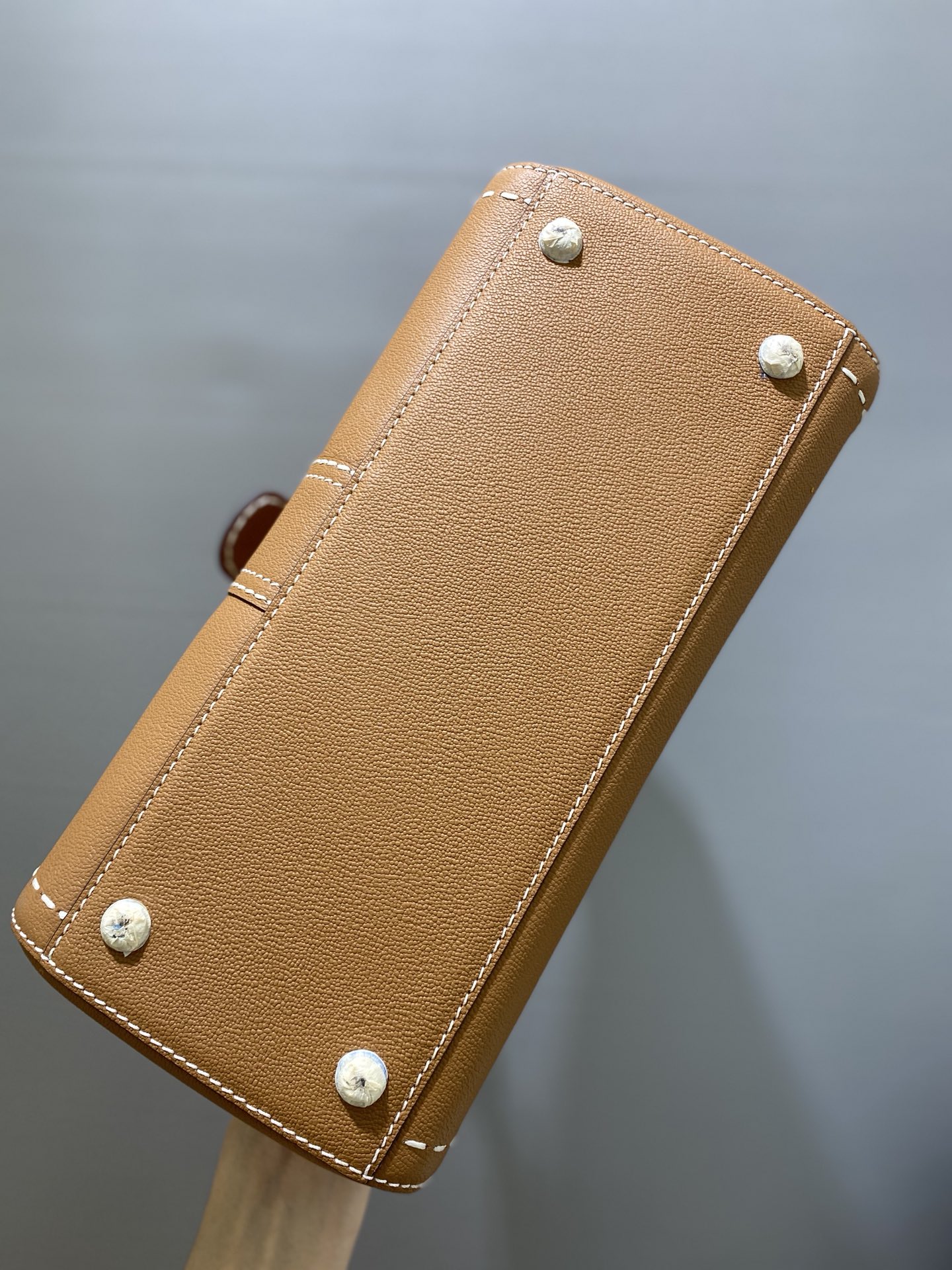 Delvaux brillant caramel on the outside seam 🇧🇪Belgian royal brand, low-key luxury, semi-hand-sewn wax thread craftsmanship Size: 28cm 3 Delvaux brillant caramel on the outside seam 🇧🇪Belgian royal brand, low-key luxury, semi-hand-sewn wax thread craftsmanship Size: 28cm - Image 3