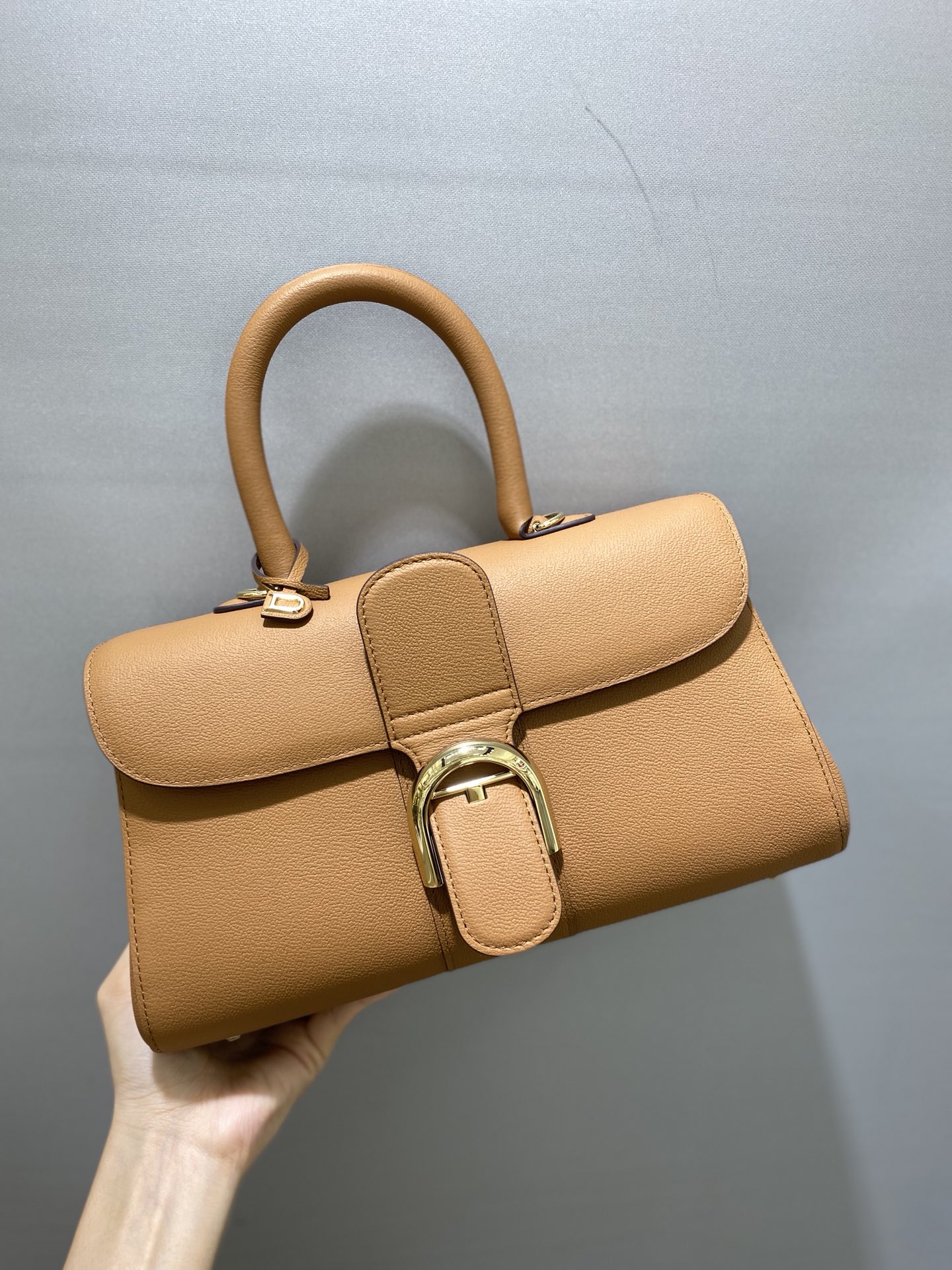 Delvaux brillant togo leather Belgian 🇧🇪 Royal brand Size: 28*12*15.5