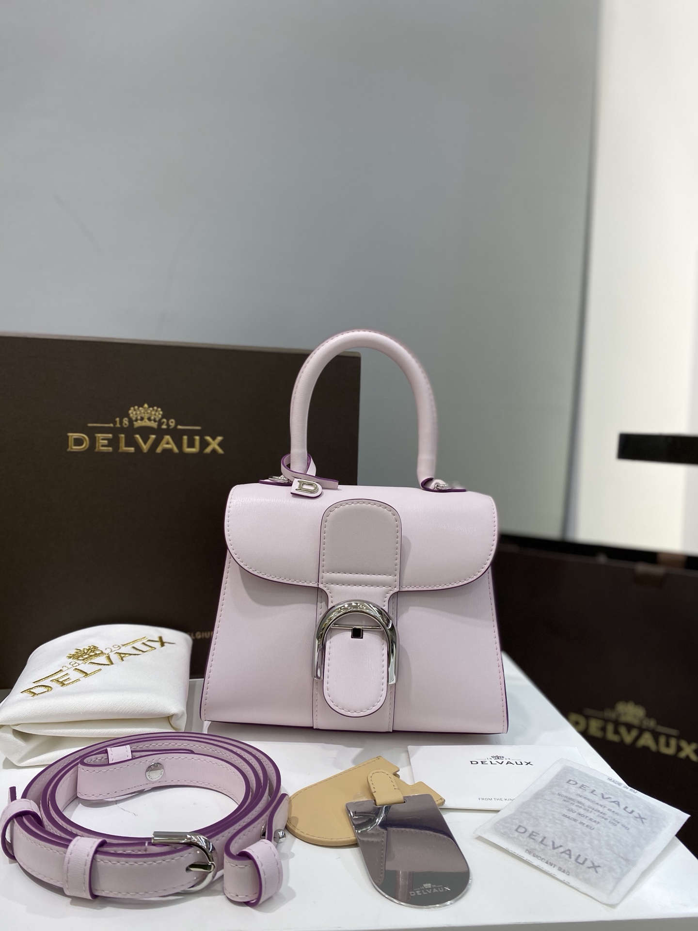 Delvaux New color lavender powder Belgian 🇧🇪 Royal brand Size 20cm