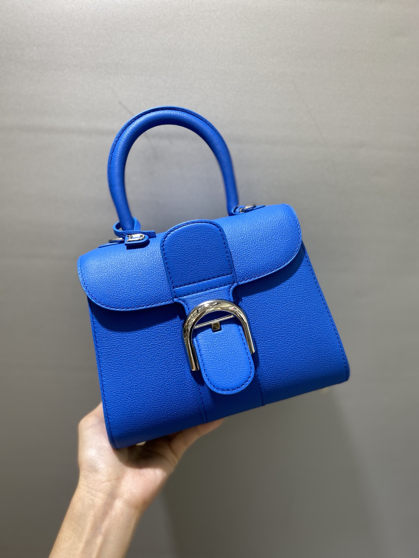 Delvaux brillant togo leather Belgian 🇧🇪 Royal brand Size: 20*8*15.5