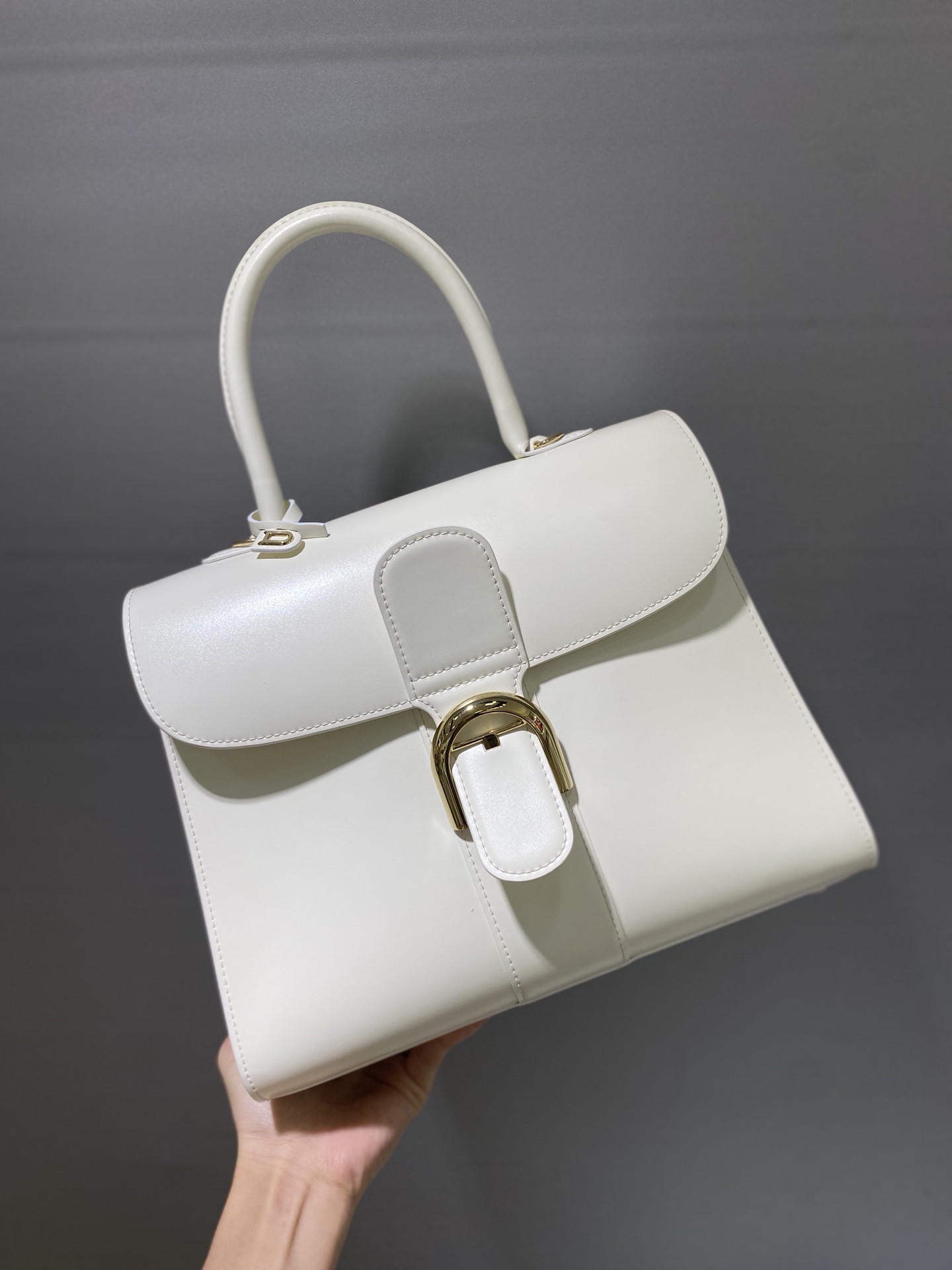 Delvaux ersion~Snow White gold button Belgian 🇧🇪 Royal brand Size 28