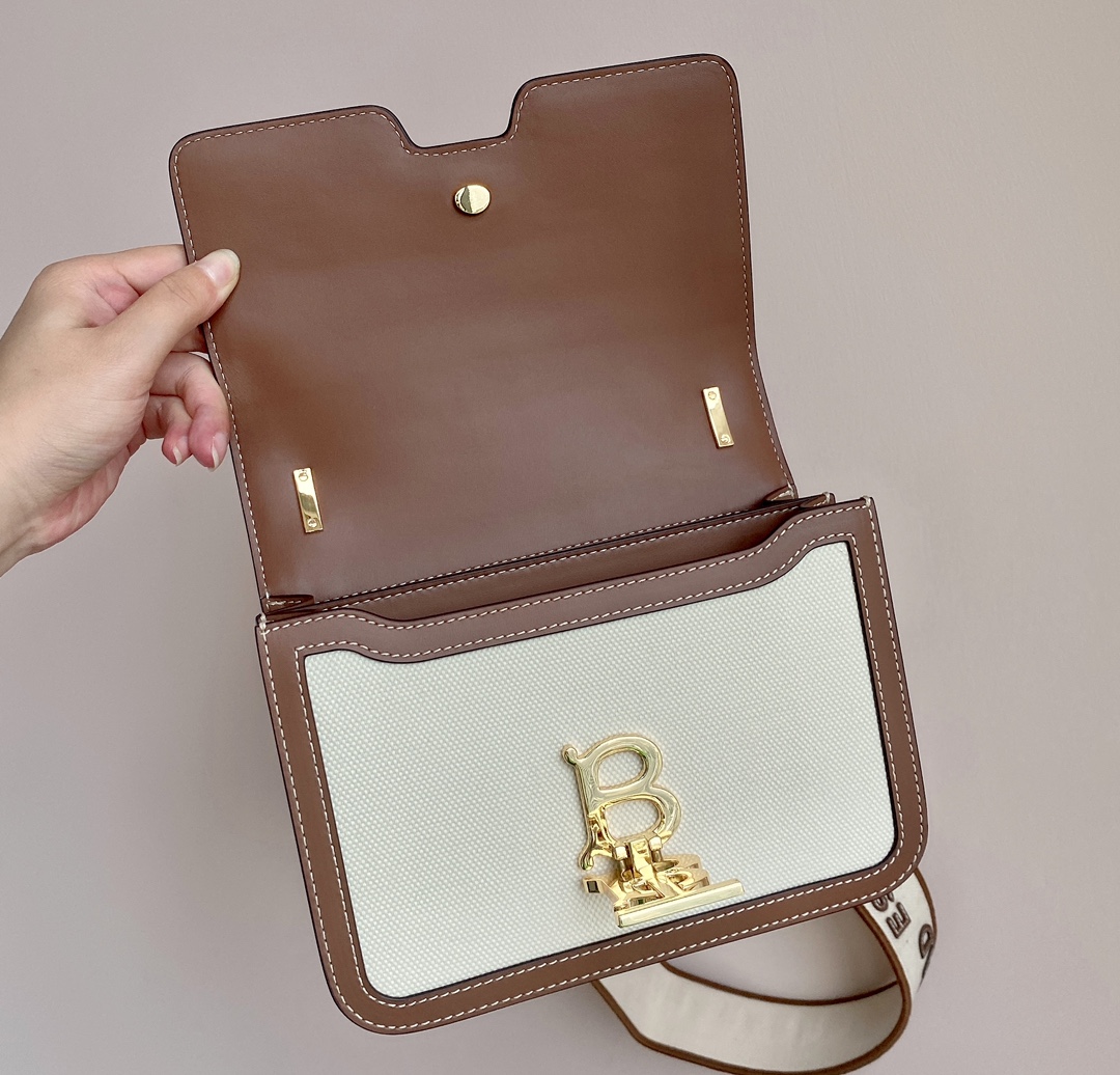 Burberry Looking at the details inside. The gold-stamped logo letters are clearly visible 3 Burberry Looking at the details inside. The gold-stamped logo letters are clearly visible - Image 3