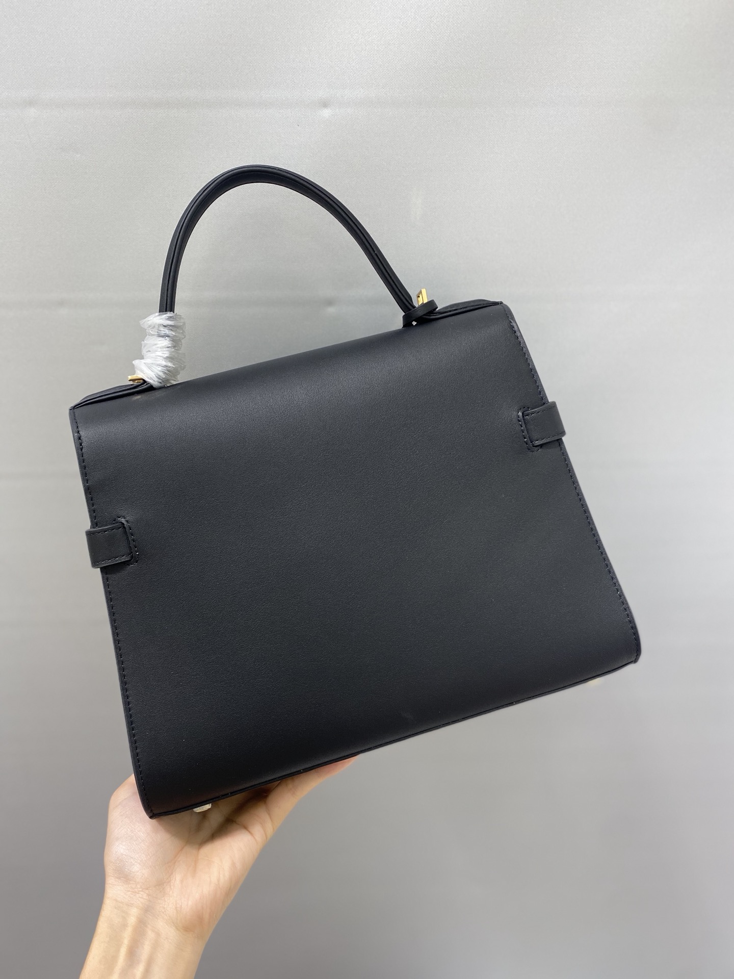 Delvaux Tempete MM swift calf leather Belgian 🇧🇪 Royal brand With matching shoulder strap, mirror and small pendant. Sheepskin lining Size: 28*10.5*21.5/ 8 Delvaux Tempete MM swift calf leather Belgian 🇧🇪 Royal brand With matching shoulder strap, mirror and small pendant. Sheepskin lining Size: 28*10.5*21.5/ - Image 8