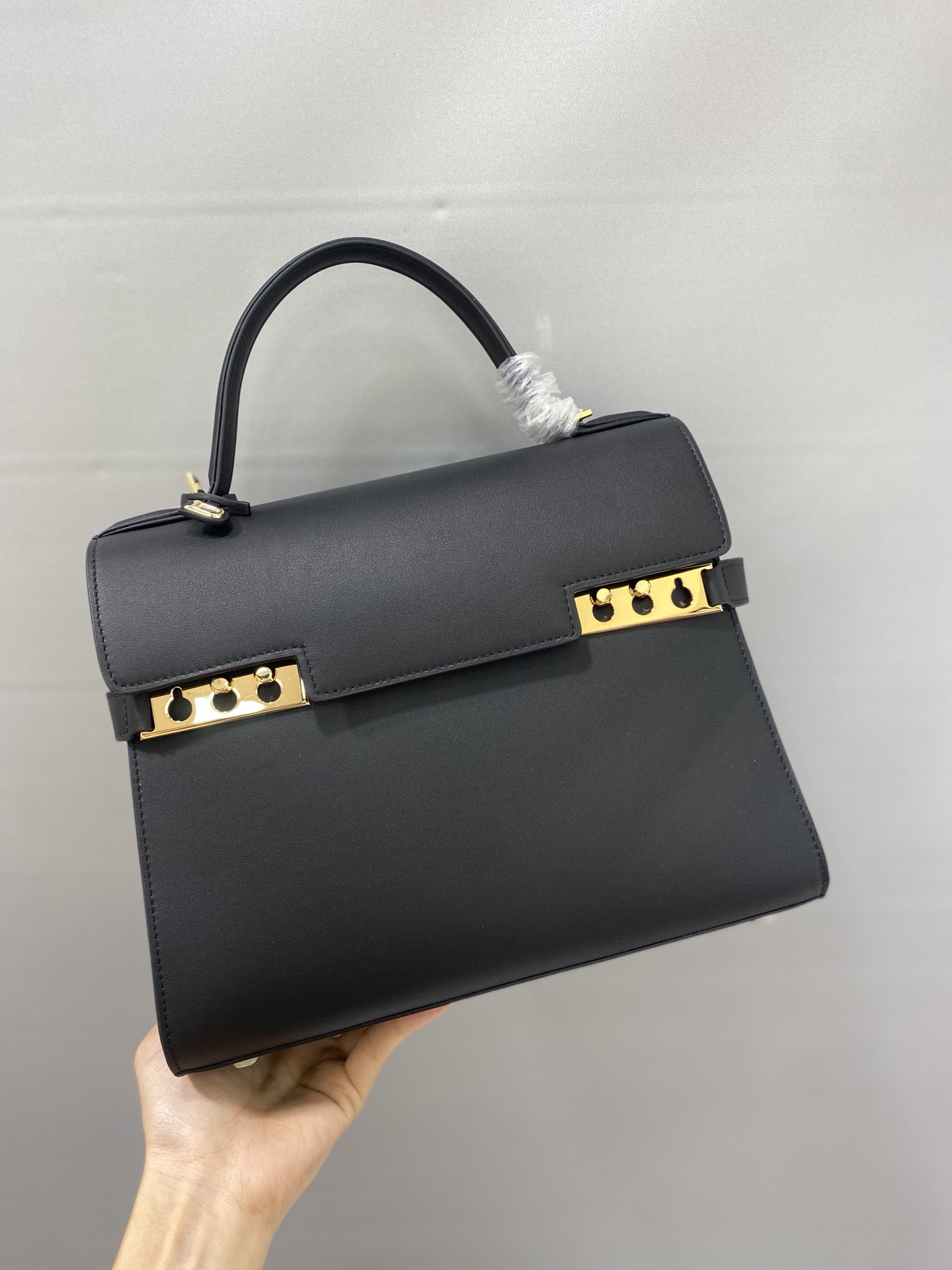 Delvaux Tempete MM swift calf leather Belgian 🇧🇪 Royal brand With matching shoulder strap, mirror and small pendant. Sheepskin lining Size: 28*10.5*21.5/ 9 Delvaux Tempete MM swift calf leather Belgian 🇧🇪 Royal brand With matching shoulder strap, mirror and small pendant. Sheepskin lining Size: 28*10.5*21.5/ - Image 9