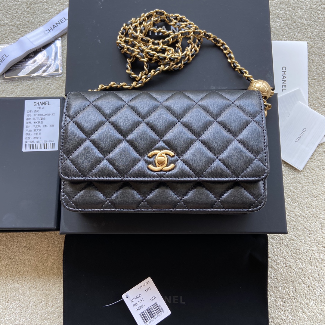 CHANEL Black Sheepskin Straight Gold Hardware w19×h13×d4cm