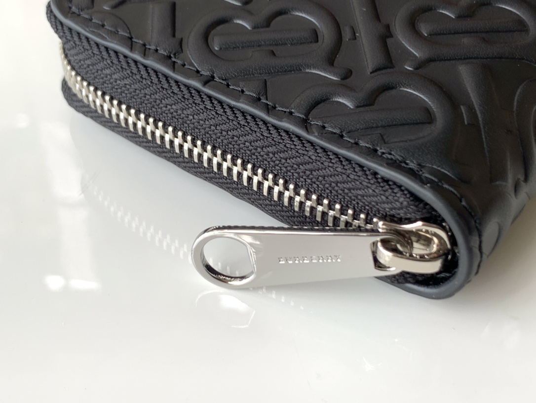 Burberry TB embossed leather zipper bag➰ is made of imported grained calfskin embossing, 👍counter quality, fine workmanship💋real product shooting📷, model 6521 black, size 19cm*10cm*2.5cm 5 Burberry TB embossed leather zipper bag➰ is made of imported grained calfskin embossing, 👍counter quality, fine workmanship💋real product shooting📷, model 6521 black, size 19cm*10cm*2.5cm - Image 5