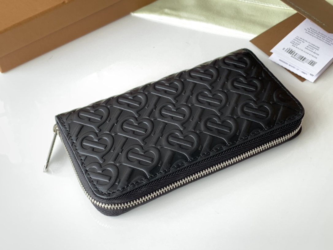 Burberry TB embossed leather zipper bag➰ is made of imported grained calfskin embossing, 👍counter quality, fine workmanship💋real product shooting📷, model 6521 black, size 19cm*10cm*2.5cm 6 Burberry TB embossed leather zipper bag➰ is made of imported grained calfskin embossing, 👍counter quality, fine workmanship💋real product shooting📷, model 6521 black, size 19cm*10cm*2.5cm - Image 6