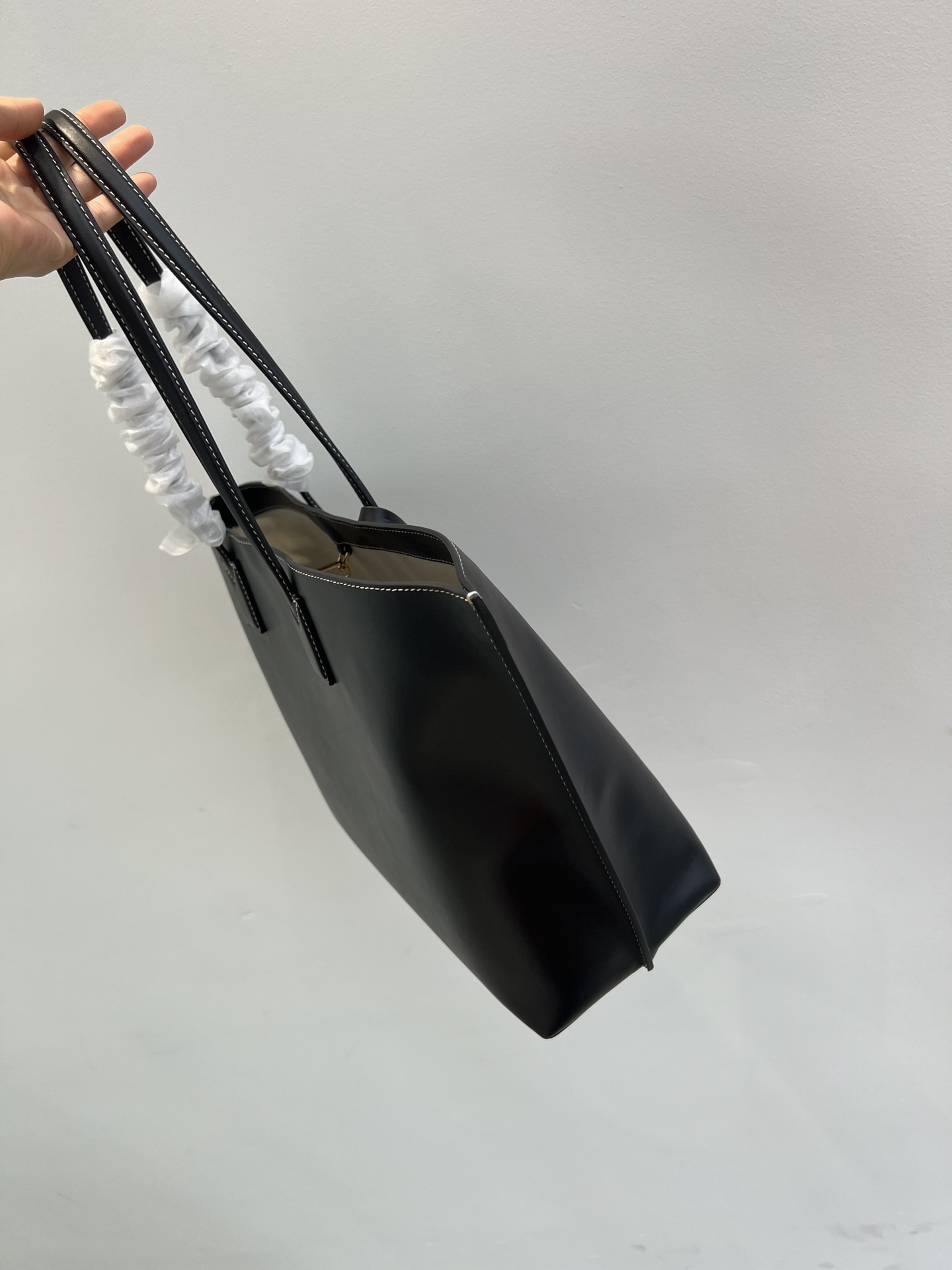 Burberry pure original bag body is made of imported custom smooth Italian tanned calfskin with bright stitching Size: 34X28X14cm 9 Burberry pure original bag body is made of imported custom smooth Italian tanned calfskin with bright stitching Size: 34X28X14cm - Image 9