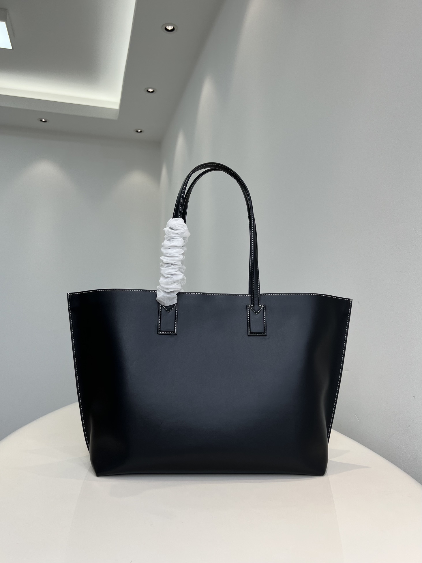 Burberry pure original bag body is made of imported custom smooth Italian tanned calfskin with bright stitching Size: 34X28X14cm 7 Burberry pure original bag body is made of imported custom smooth Italian tanned calfskin with bright stitching Size: 34X28X14cm - Image 7