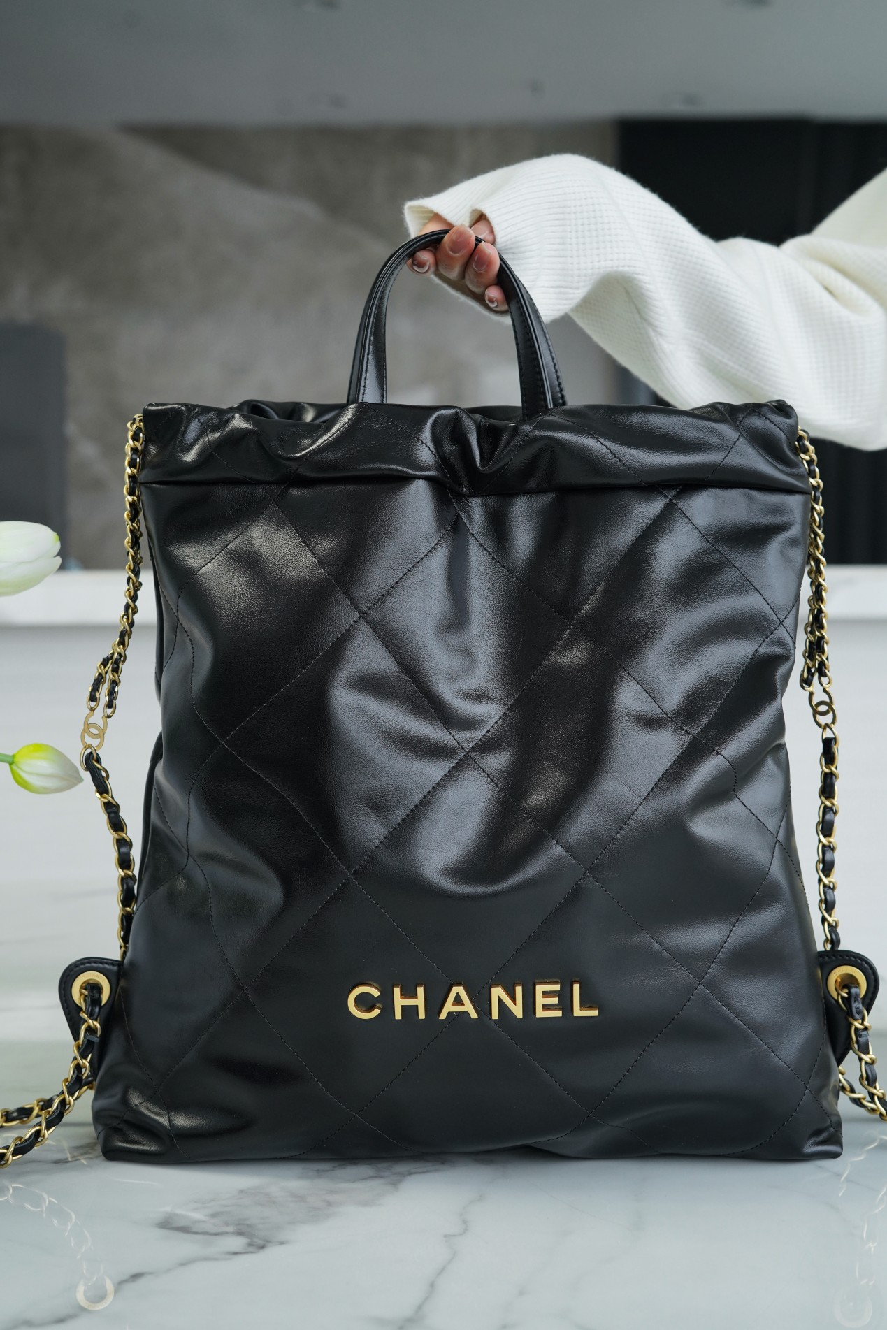 CHANEL 𝟐𝟐𝐏 Backpack➿ The shiny cowhide is smooth and has clear leather wrinkles Size: 51*40*9cm 18 CHANEL 𝟐𝟐𝐏 Backpack➿ The shiny cowhide is smooth and has clear leather wrinkles Size: 51*40*9cm - Image 18