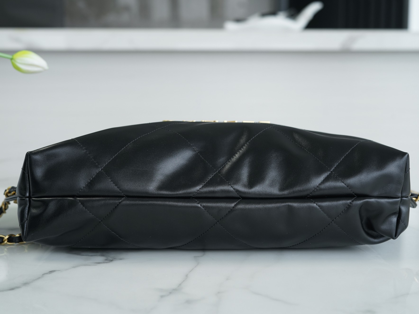 CHANEL 𝟐𝟐𝐏 Backpack➿ The shiny cowhide is smooth and has clear leather wrinkles Size: 51*40*9cm 13 CHANEL 𝟐𝟐𝐏 Backpack➿ The shiny cowhide is smooth and has clear leather wrinkles Size: 51*40*9cm - Image 13