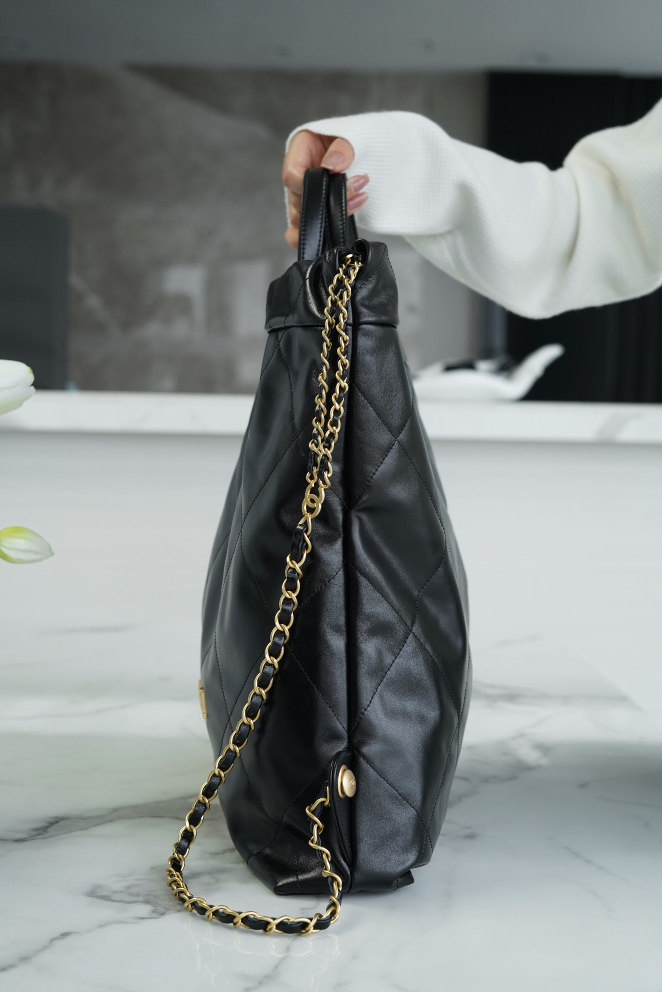 CHANEL 𝟐𝟐𝐏 Backpack➿ The shiny cowhide is smooth and has clear leather wrinkles Size: 51*40*9cm 12 CHANEL 𝟐𝟐𝐏 Backpack➿ The shiny cowhide is smooth and has clear leather wrinkles Size: 51*40*9cm - Image 12