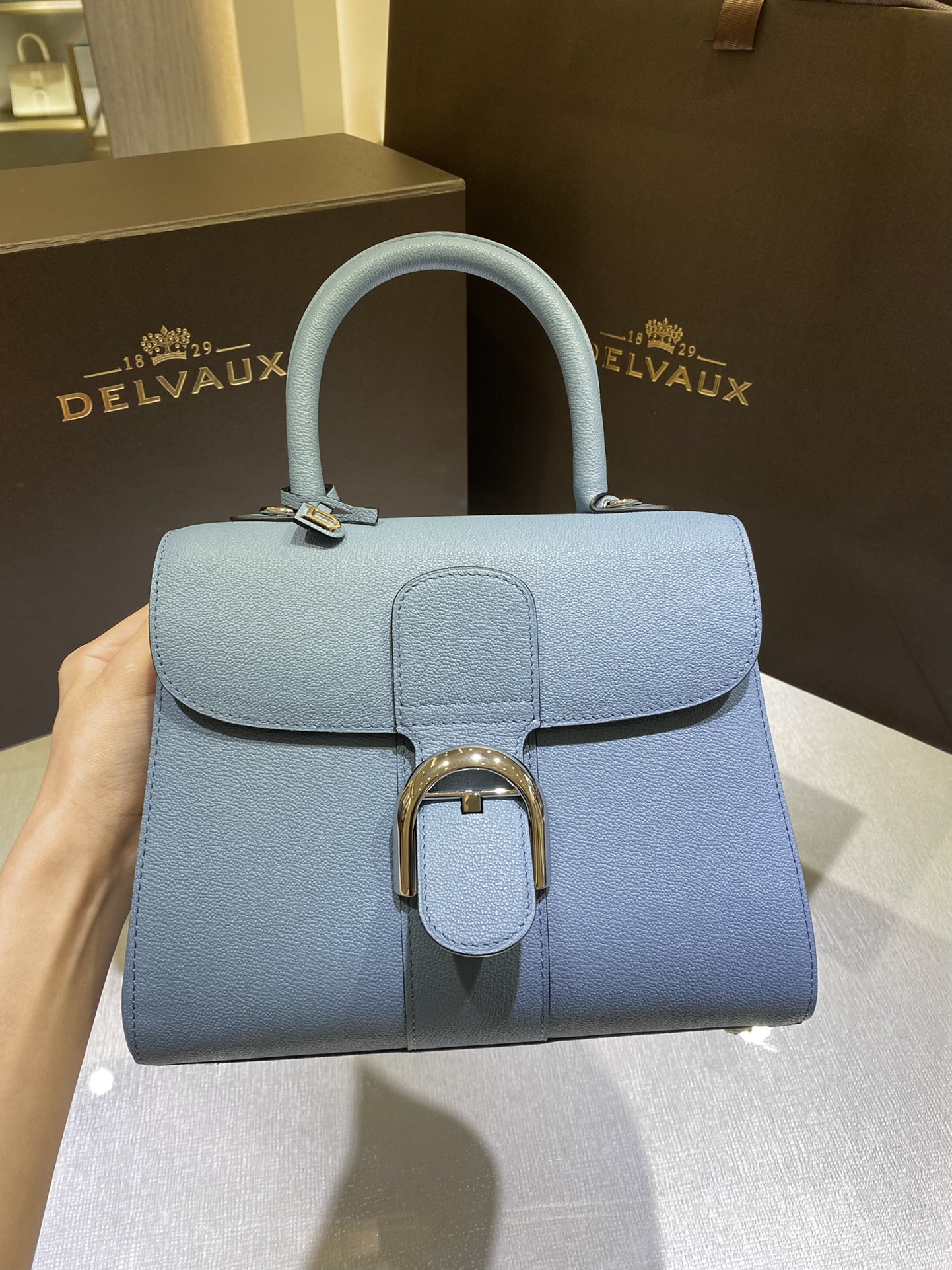Delvaux Delvaux Pacific Blue New PM Delvaux 2022 Spring/Summer Collection The classic model created in 1958 is the symbol of the Delvaux House Size: 24*12*19