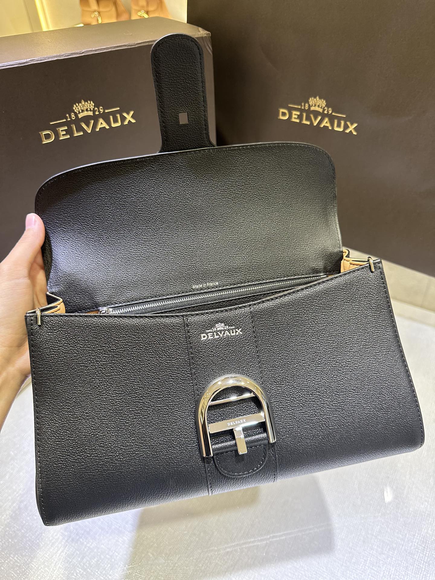 Delvaux brillant togo leather Belgian 🇧🇪 Royal brand Size: 28*11*16 5 Delvaux brillant togo leather Belgian 🇧🇪 Royal brand Size: 28*11*16 - Image 5
