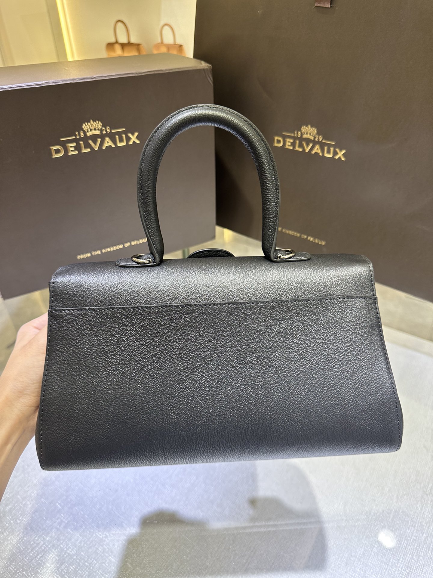 Delvaux brillant togo leather Belgian 🇧🇪 Royal brand Size: 28*11*16 8 Delvaux brillant togo leather Belgian 🇧🇪 Royal brand Size: 28*11*16 - Image 8