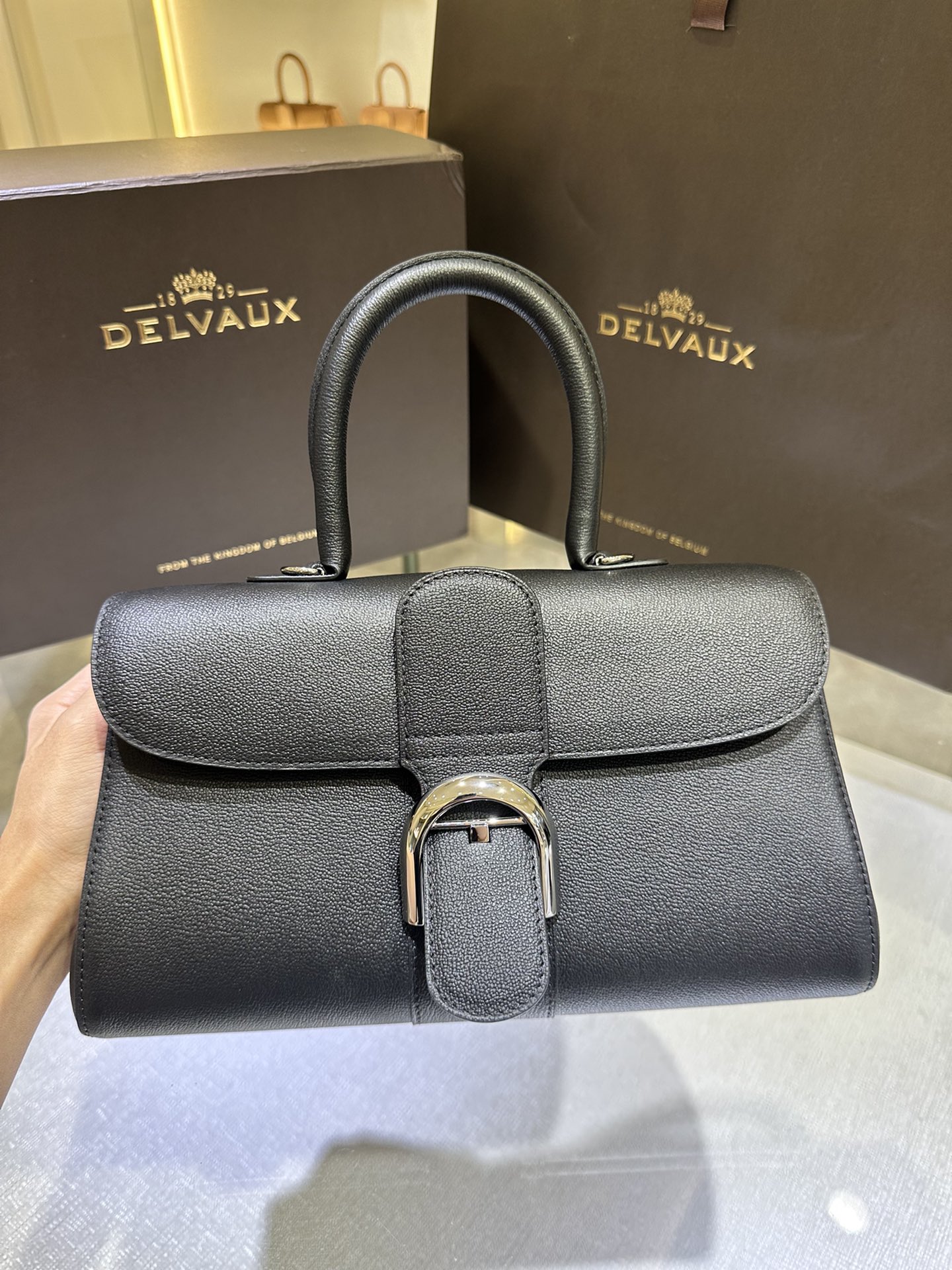 Delvaux brillant togo leather Belgian 🇧🇪 Royal brand Size: 28*11*16