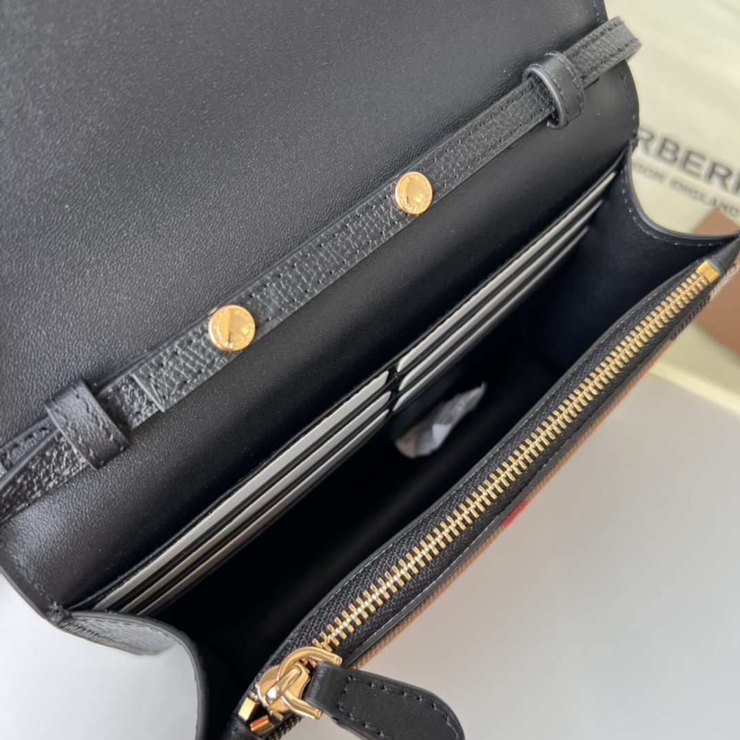 Burberry New counter model (leather shoulder strap) House plaid grained leather crossbody bag ➰Top original small shoulder bag and handbag dual-purpose size 19cm*13.5cm*5cm 4 Burberry New counter model (leather shoulder strap) House plaid grained leather crossbody bag ➰Top original small shoulder bag and handbag dual-purpose size 19cm*13.5cm*5cm - Image 4