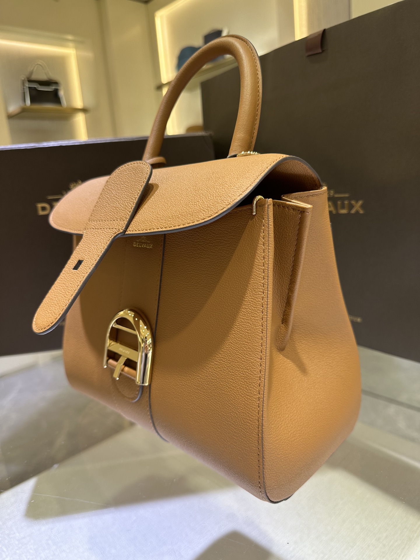Delvaux Bag Summer Collection The classic model created in 1958 is the symbol of the Delvaux House. Made of Rodéo Calf grained calfskin Size: 24*12*19 7 Delvaux Bag Summer Collection The classic model created in 1958 is the symbol of the Delvaux House. Made of Rodéo Calf grained calfskin Size: 24*12*19 - Image 7