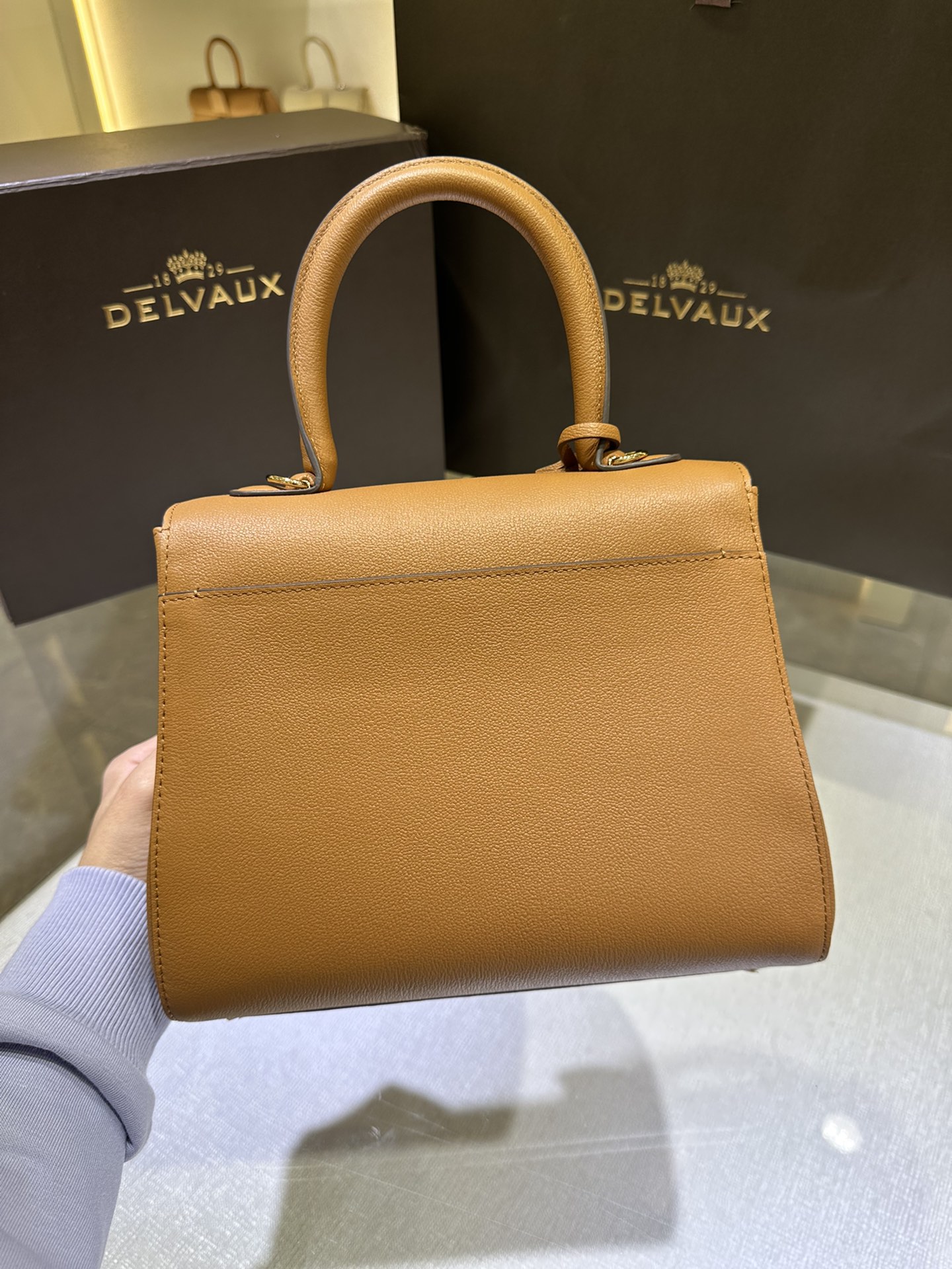 Delvaux Bag Summer Collection The classic model created in 1958 is the symbol of the Delvaux House. Made of Rodéo Calf grained calfskin Size: 24*12*19 8 Delvaux Bag Summer Collection The classic model created in 1958 is the symbol of the Delvaux House. Made of Rodéo Calf grained calfskin Size: 24*12*19 - Image 8