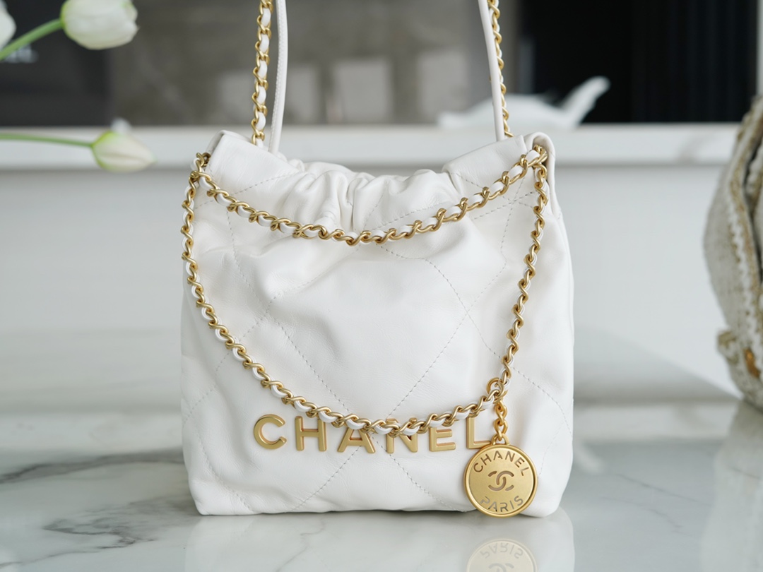 CHANEL 22Mini bag original leather white 🤍 The long-awaited mini 22bag Size: 19×20×6cm