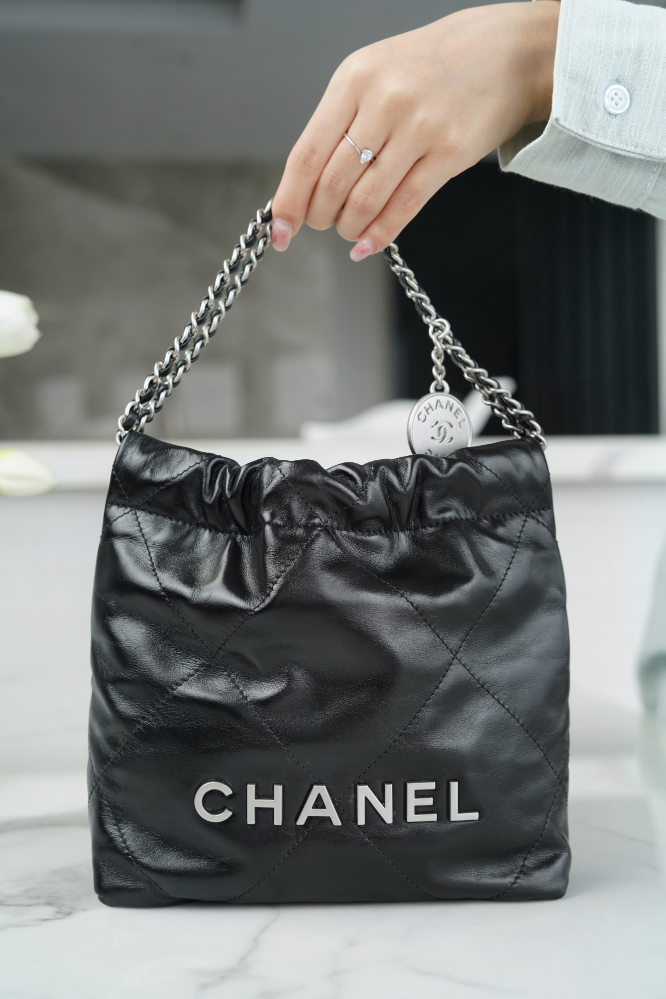 CHANEL 22Mini bag black and silver  The long-awaited mini 22bag Size: 19×20×6cm