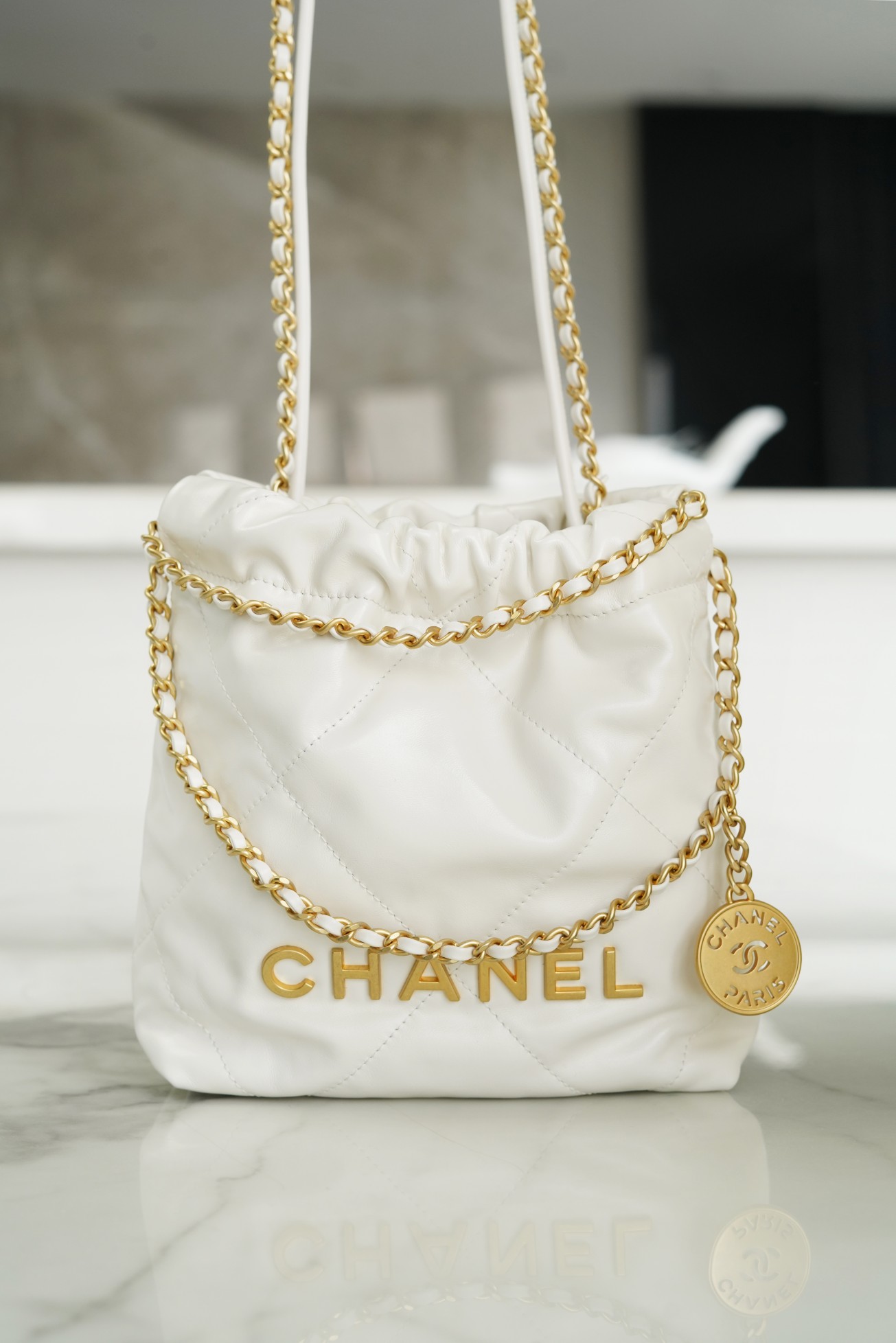 CHANEL 23S 22Mini bag White gold The long-awaited mini 22bag