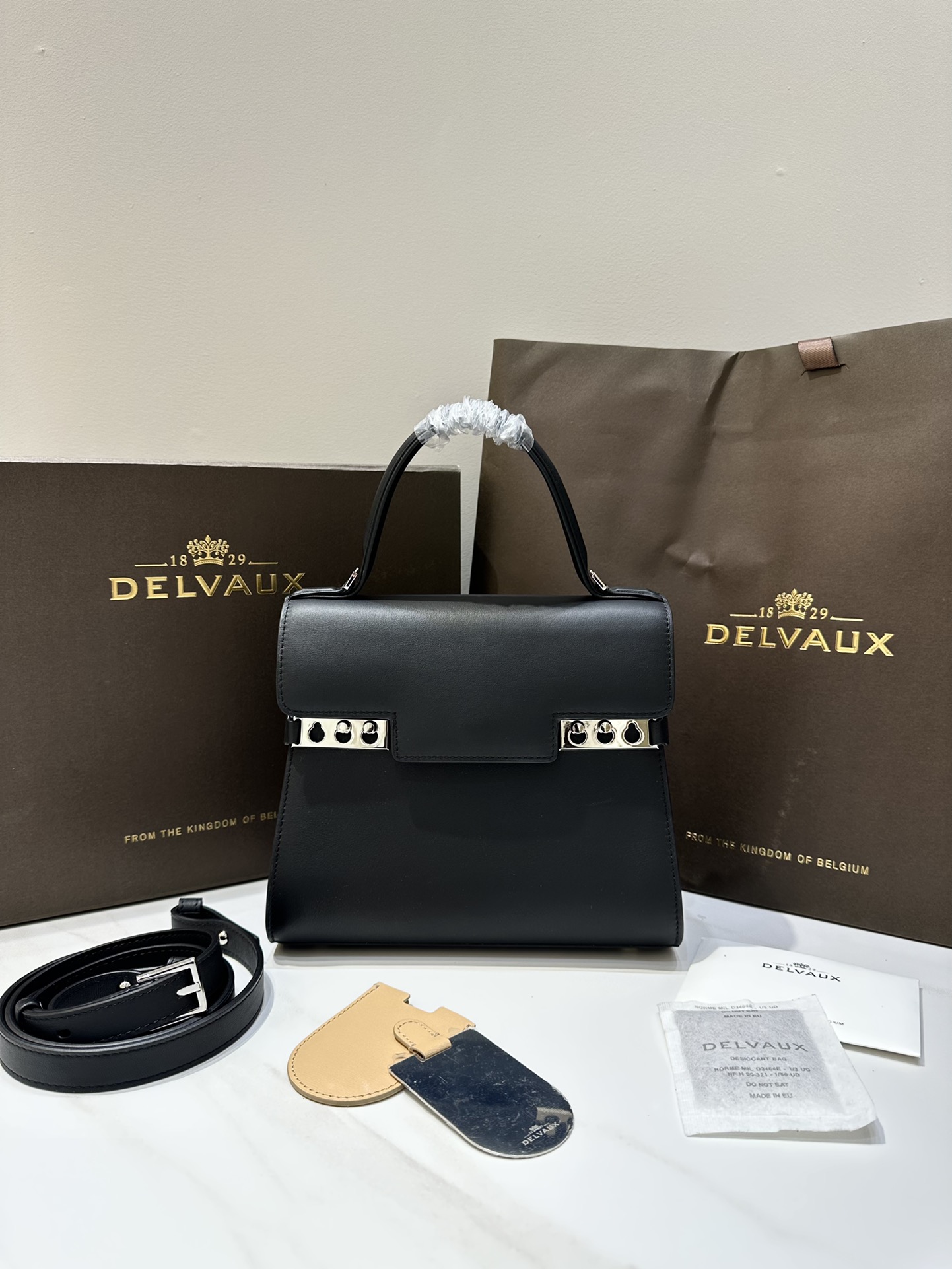 Delvaux new Tempete PM new size, swift leather black silver buckle Tempete was designed in 1967 by the famous Belgian architect Paule Goethals for Delvaux's 1967 "Yachting" series Size: 21.5cm wide, 19cm high, 10cm deep.
