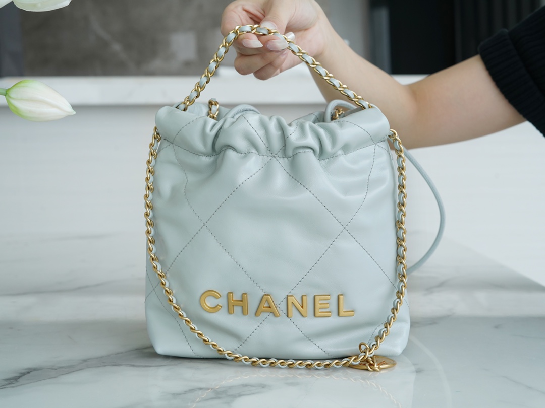 CHANEL 23A 22Mini bag Haze blue The long-awaited mini 22bag Size: 19×20×6cm