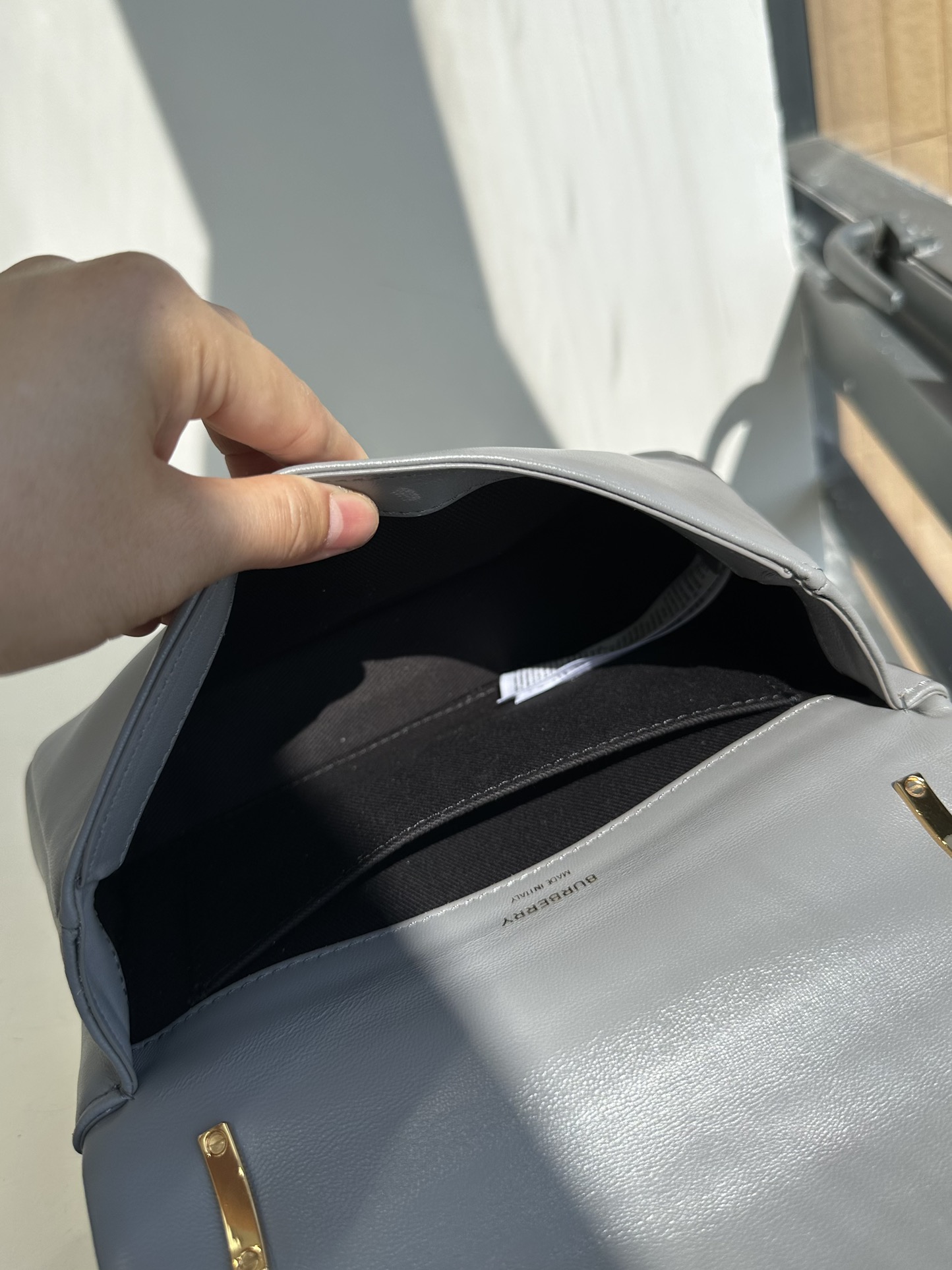 Burberry pure original LolaTB quilted sheepskin Lona chain shoulder and crossbody bag, the bag body is made of imported selected tanned soft lambskin Size: 23X13X6cm 3 Burberry pure original LolaTB quilted sheepskin Lona chain shoulder and crossbody bag, the bag body is made of imported selected tanned soft lambskin Size: 23X13X6cm - Image 3