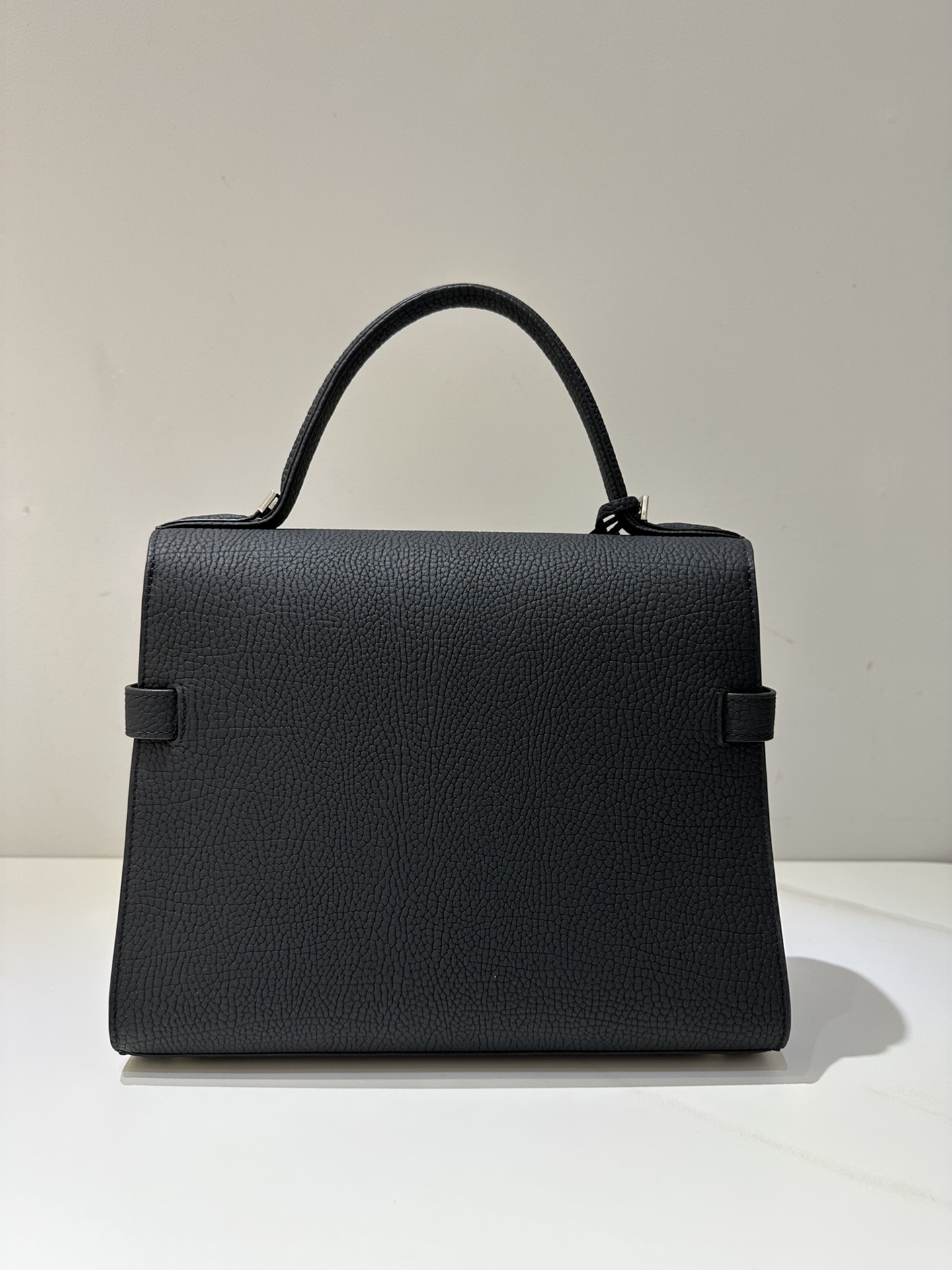 Delvaux Tempete MM cow neck leather Belgian 🇧🇪 Royal brand With matching shoulder strap, mirror and small pendant. Sheepskin lining Size: 28 7 Delvaux Tempete MM cow neck leather Belgian 🇧🇪 Royal brand With matching shoulder strap, mirror and small pendant. Sheepskin lining Size: 28 - Image 7