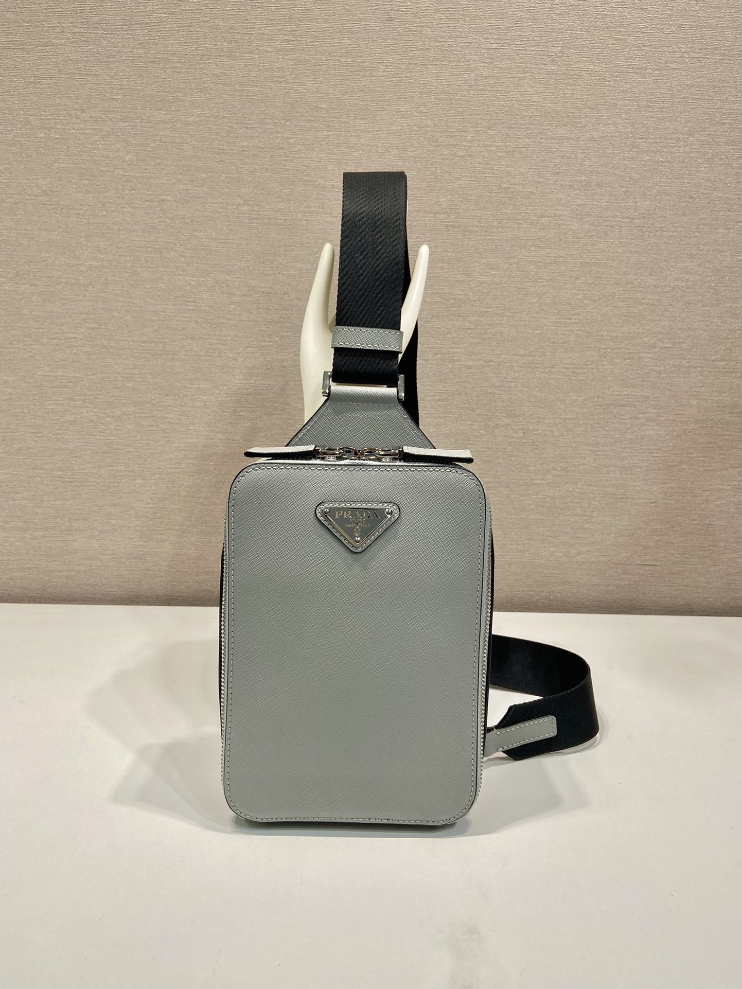 Prada hest bag is made of imported cross-grain cowhide Length 14x height 20x bottom 5cm