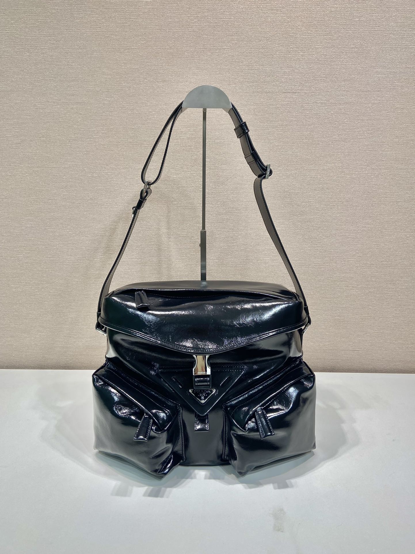 Prada 2VD062 waxed leather This crossbody bag is made of imported waxed cowhide