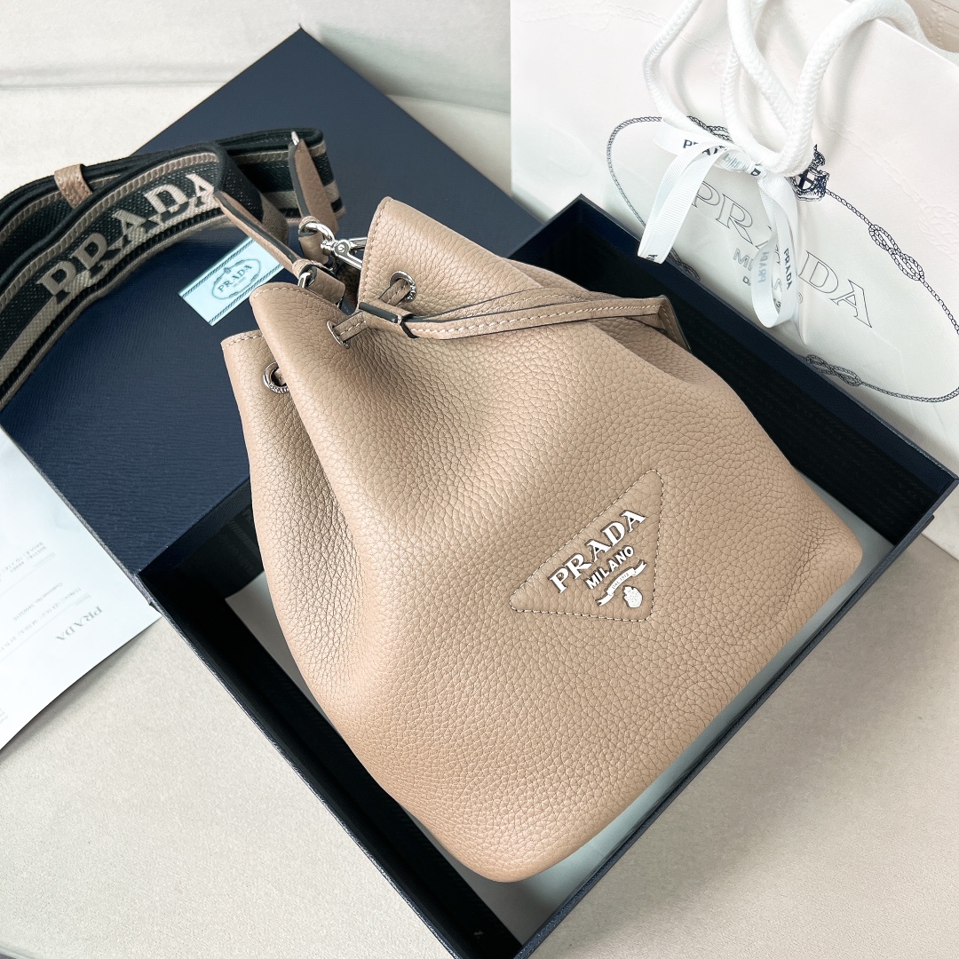 Prada lychee pattern bucket bag 1BE060 Made from soft, pebbled calfskin 25*20*14cm