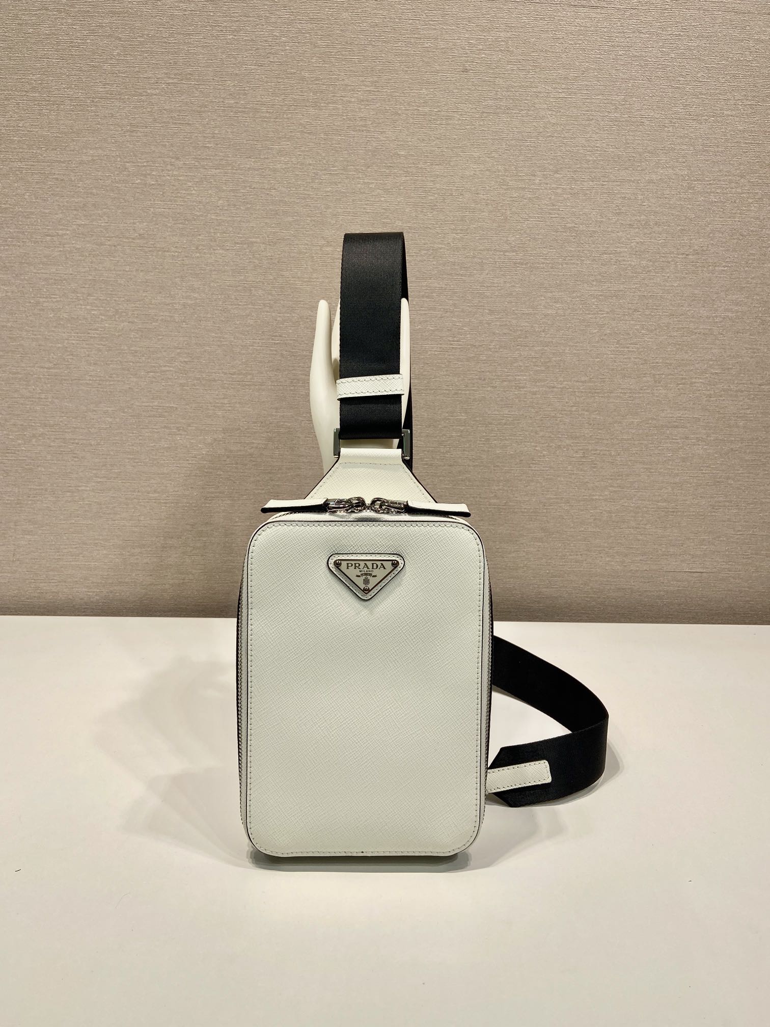 Prada hest bag is made of imported cross-grain cowhide Length 14x height 20x bottom 5cm