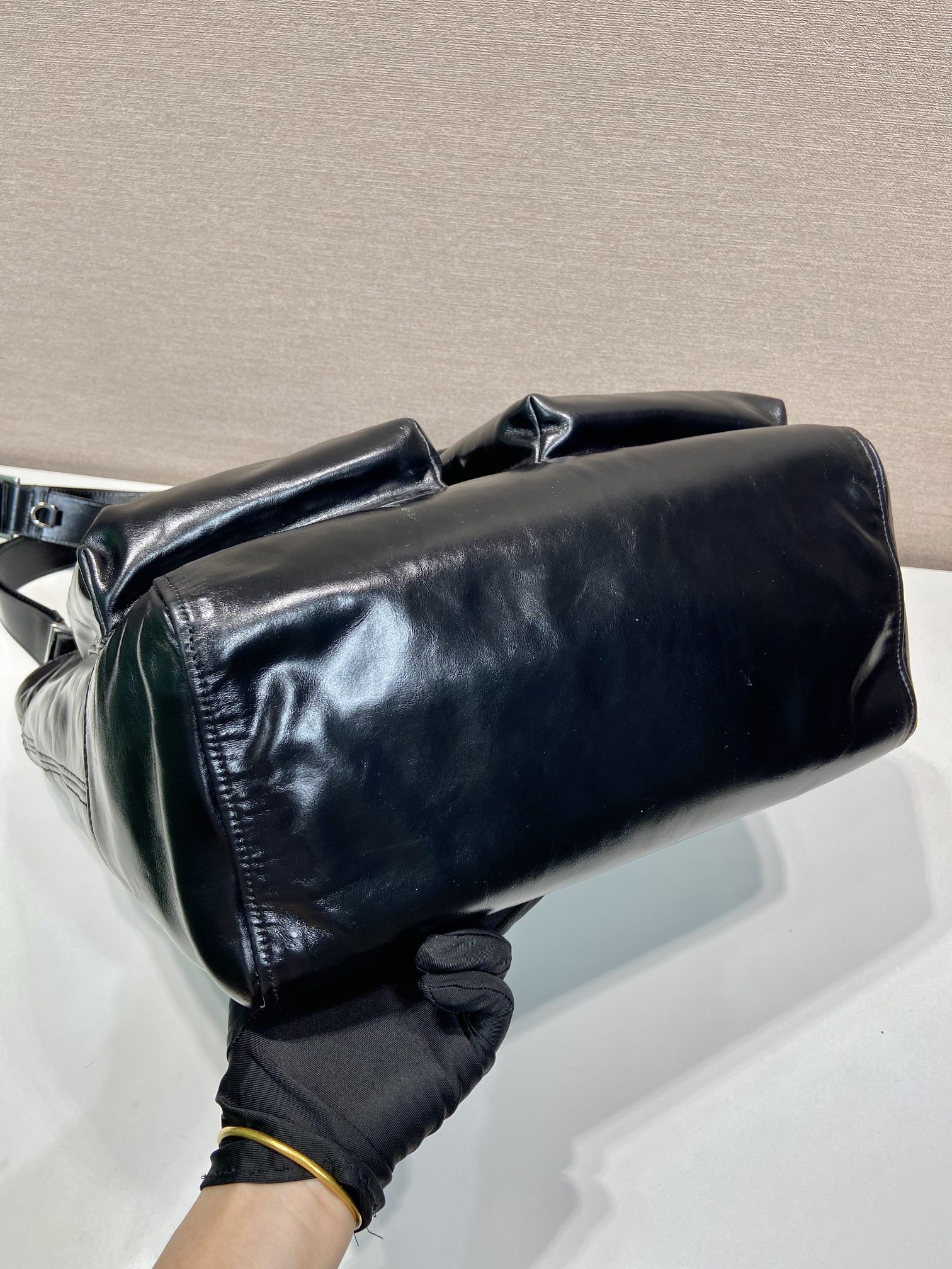 Prada 2VG120 Oil Wax Leather This tote bag is made of imported waxed leather Length 31.5x height 42.5x bottom 16cm 5 Prada 2VG120 Oil Wax Leather This tote bag is made of imported waxed leather Length 31.5x height 42.5x bottom 16cm - Image 5
