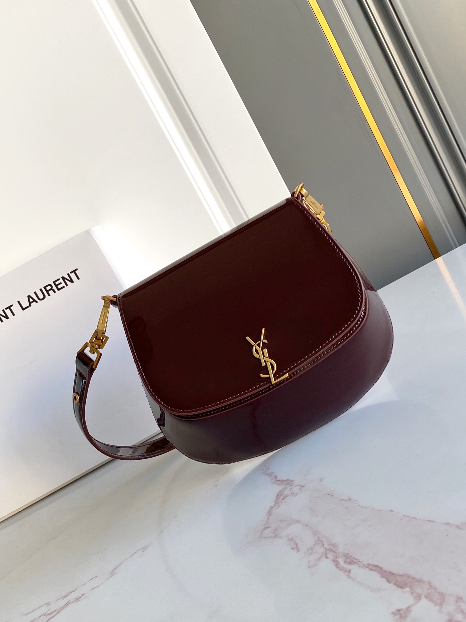 SAINT LAURENT counter quality, with gift box🎁 VOLTAIRE TOP HANDLE PATENT LEATHER BAG 17.5 x 21 x 8 cm / 6.9 x 8.3 x 3.1