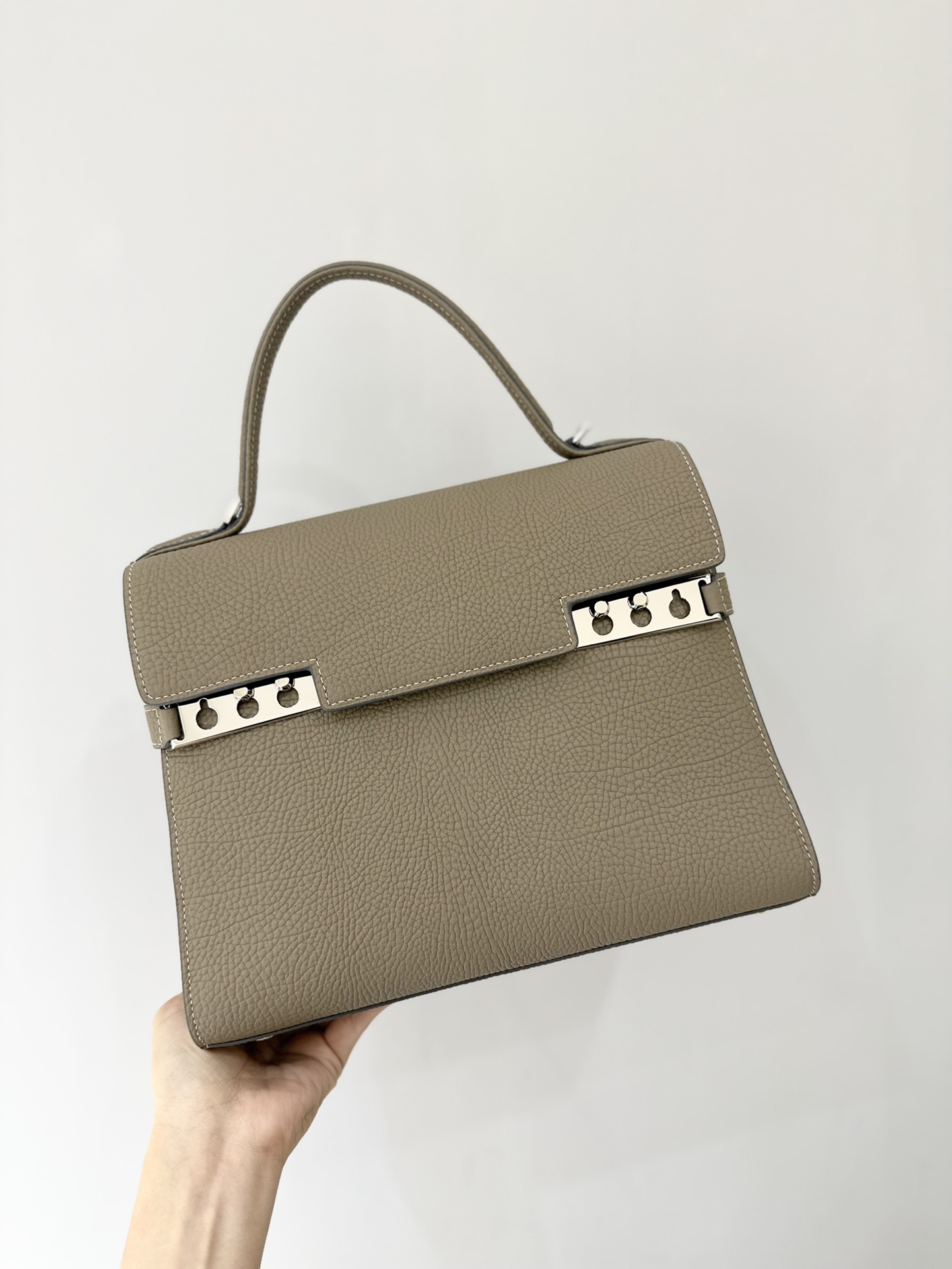 Delvaux Tempete MM cow neck leather cream grey Belgian 🇧🇪 Royal brand Size: 28
