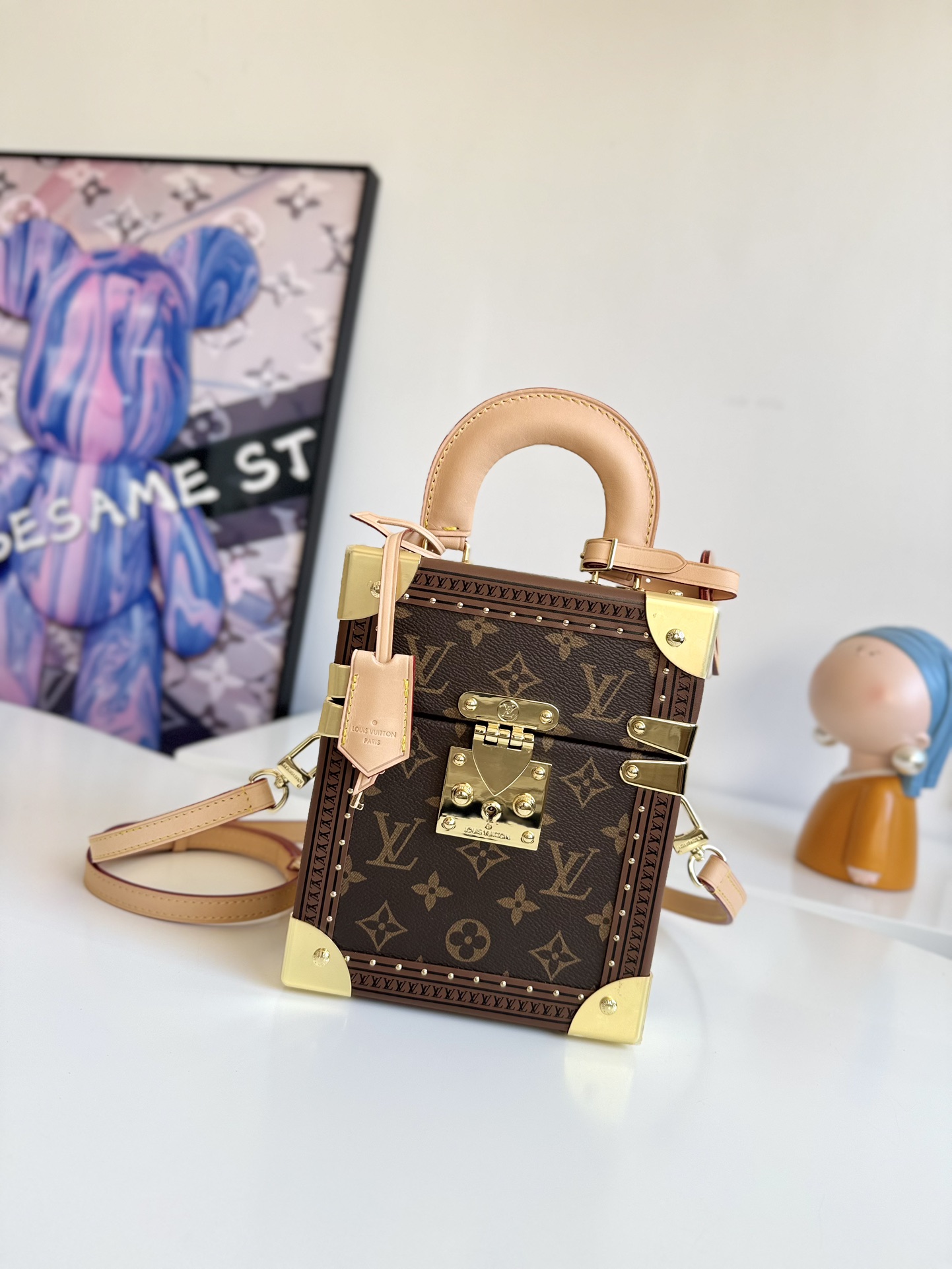 LV M45673! Women's Artistic Director Nicolas Ghesquièr Size: 21×17×11cm