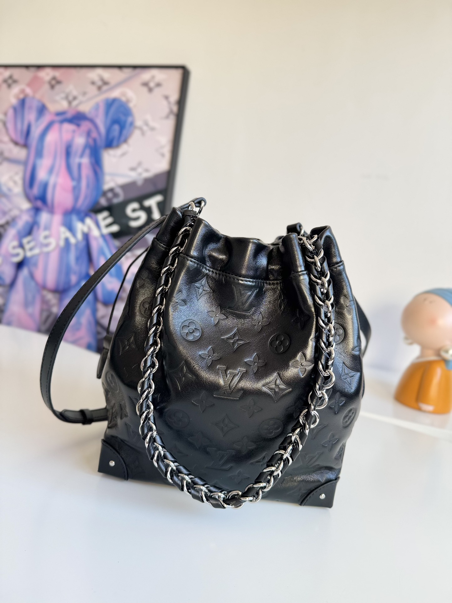 LV Graceful sheepskin embossed with Monogram pattern  M13484 Size: 27×23×8cm