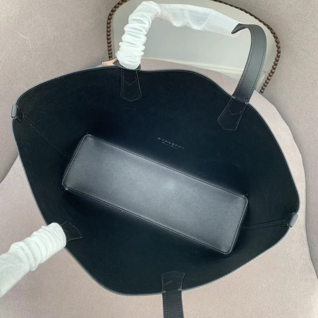 Burberry versatile and classic shopping bag entry model! My favorite tote bag can be matched with different styles on both sides. The capacity is super large, and it is OK for short trips, work, and classes to put books ~ (45X30X12) 5 Burberry versatile and classic shopping bag entry model! My favorite tote bag can be matched with different styles on both sides. The capacity is super large, and it is OK for short trips, work, and classes to put books ~ (45X30X12) - Image 5