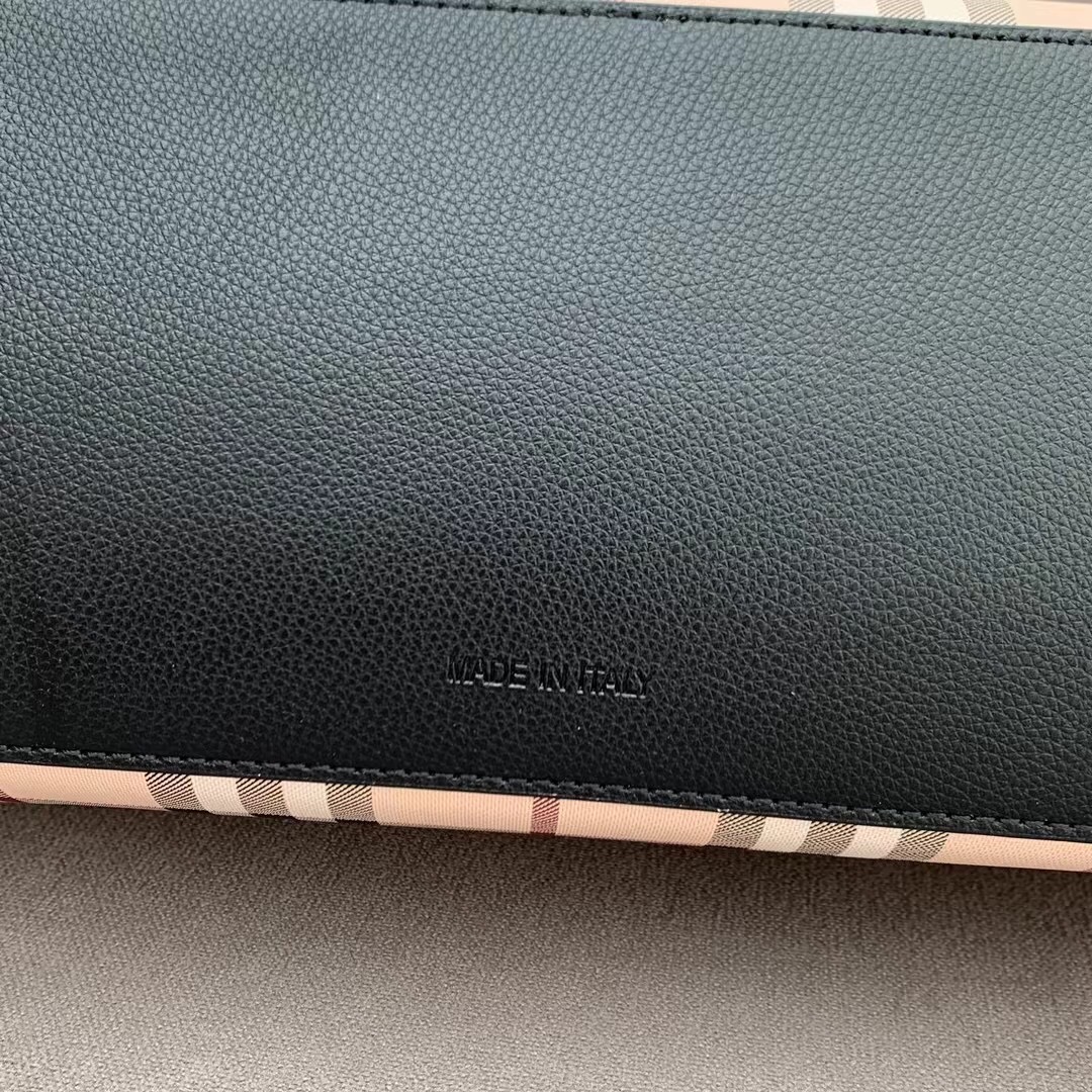 Burberry versatile and classic shopping bag entry model! My favorite tote bag can be matched with different styles on both sides. The capacity is super large, and it is OK for short trips, work, and classes to put books ~ (45X30X12) 6 Burberry versatile and classic shopping bag entry model! My favorite tote bag can be matched with different styles on both sides. The capacity is super large, and it is OK for short trips, work, and classes to put books ~ (45X30X12) - Image 6